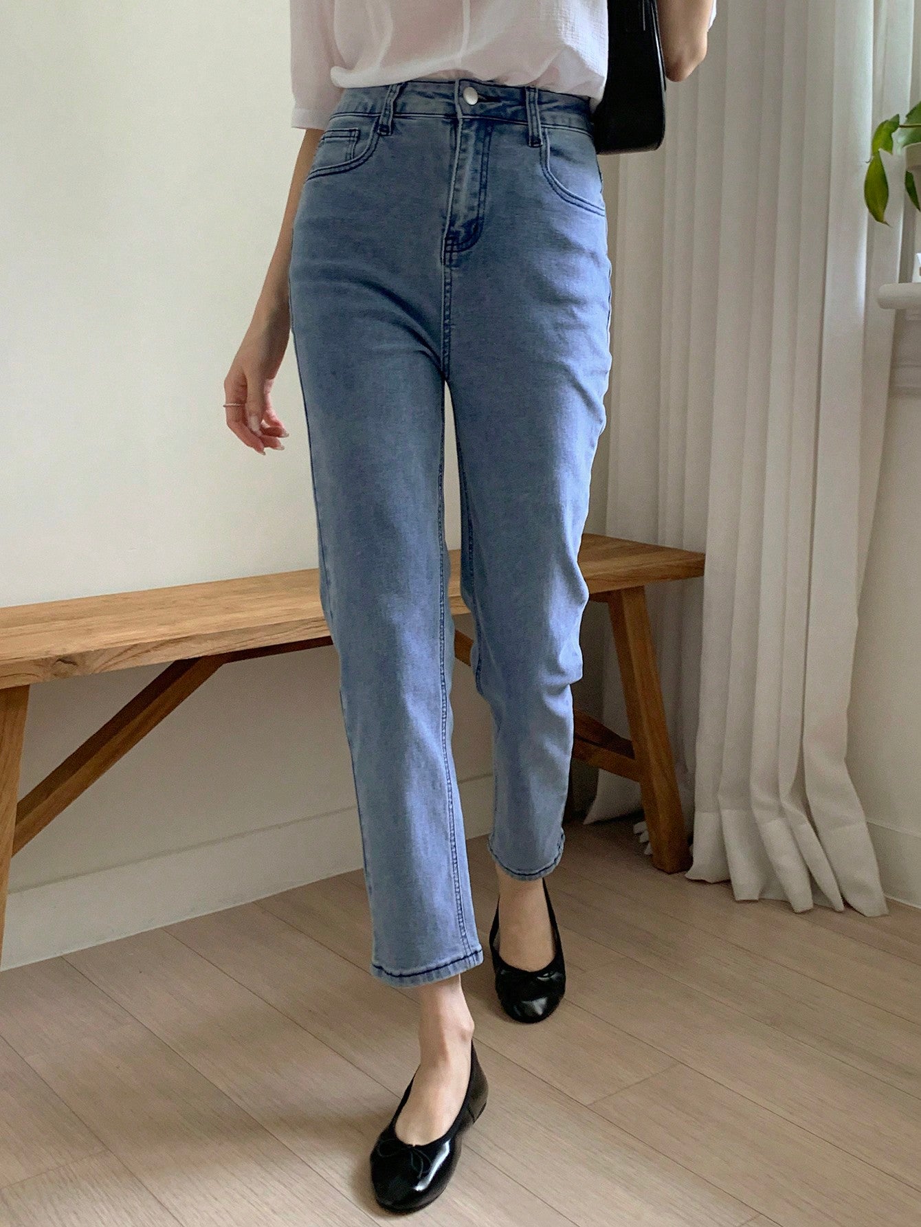 CM-BS369611 Women Casual Seoul Style High Waist Mom Fit Tapered Jeans - Blue
