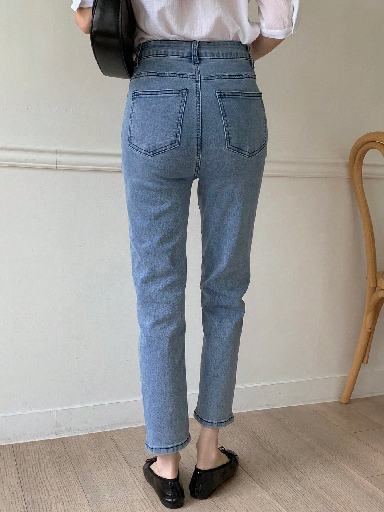 CM-BS369611 Women Casual Seoul Style High Waist Mom Fit Tapered Jeans - Blue