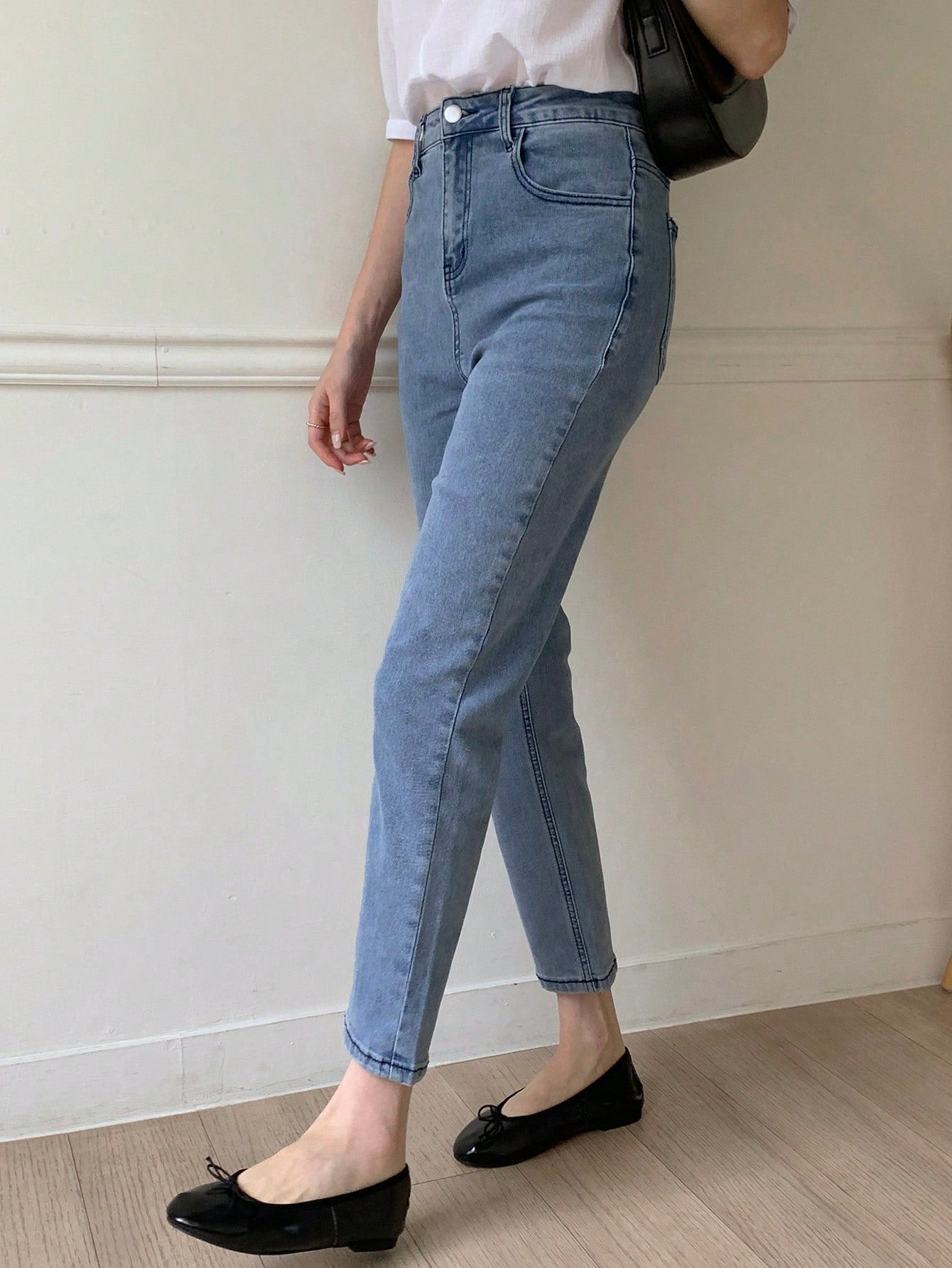 CM-BS369611 Women Casual Seoul Style High Waist Mom Fit Tapered Jeans - Blue