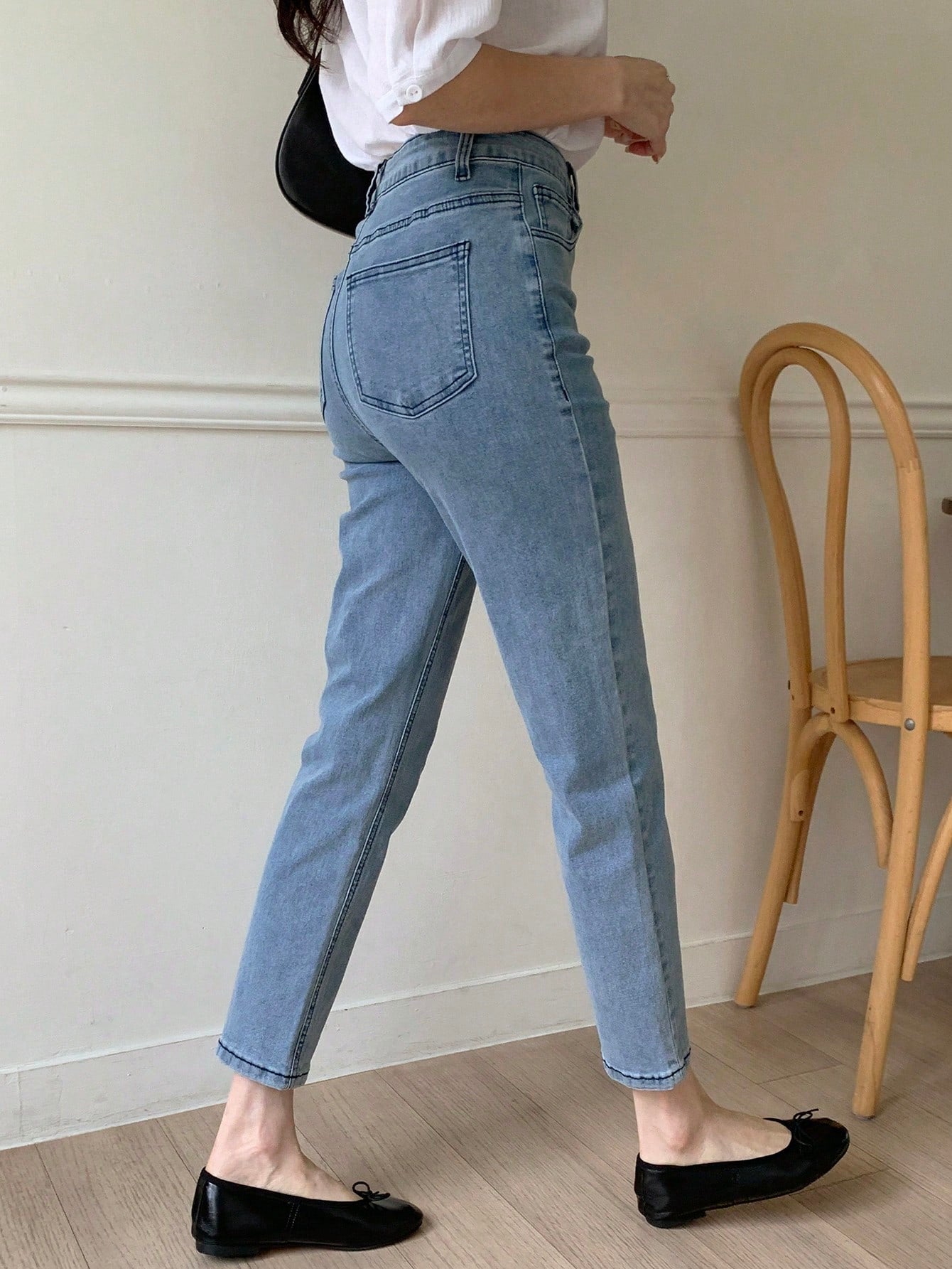 CM-BS369611 Women Casual Seoul Style High Waist Mom Fit Tapered Jeans - Blue