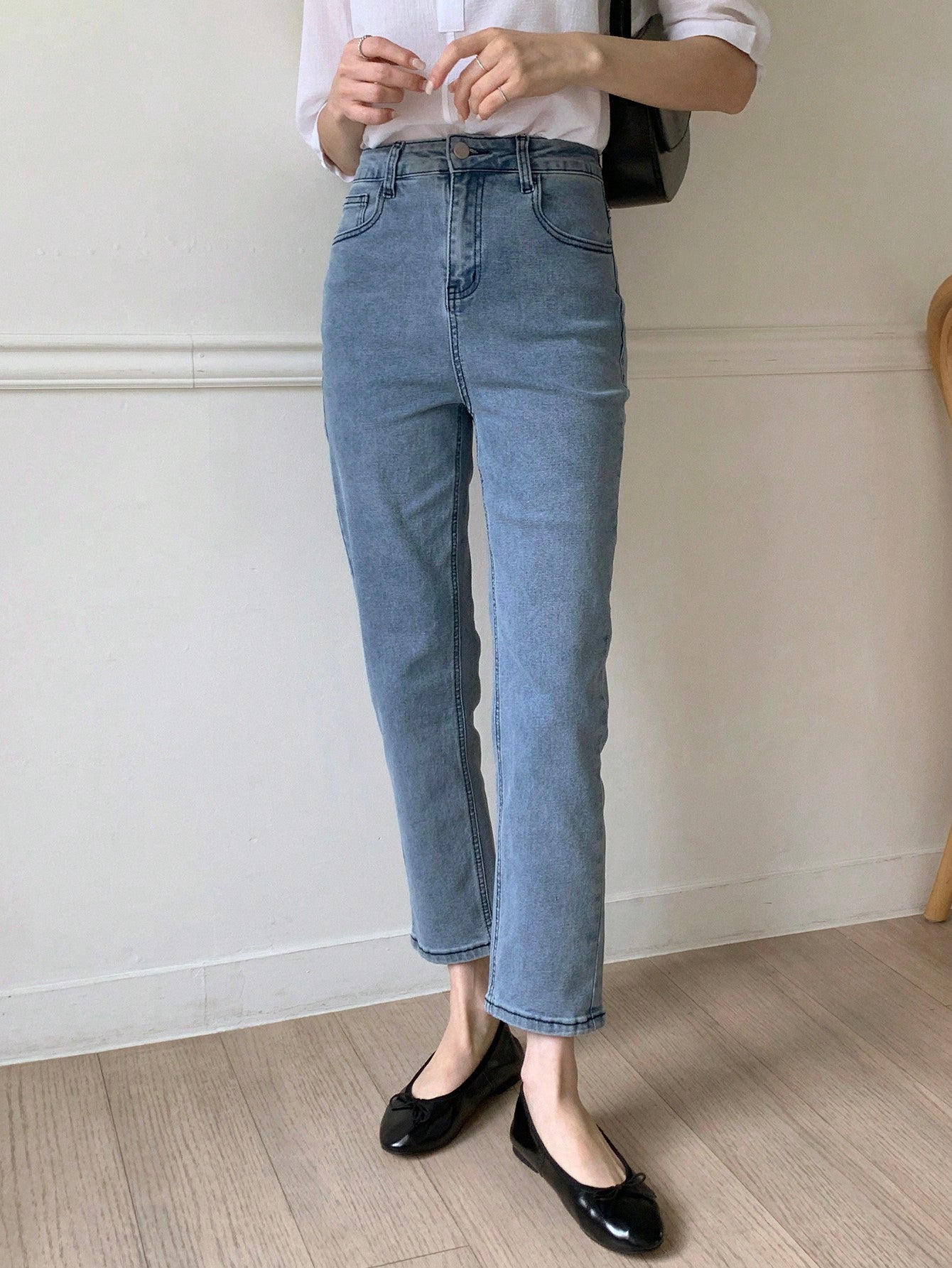 CM-BS369611 Women Casual Seoul Style High Waist Mom Fit Tapered Jeans - Blue
