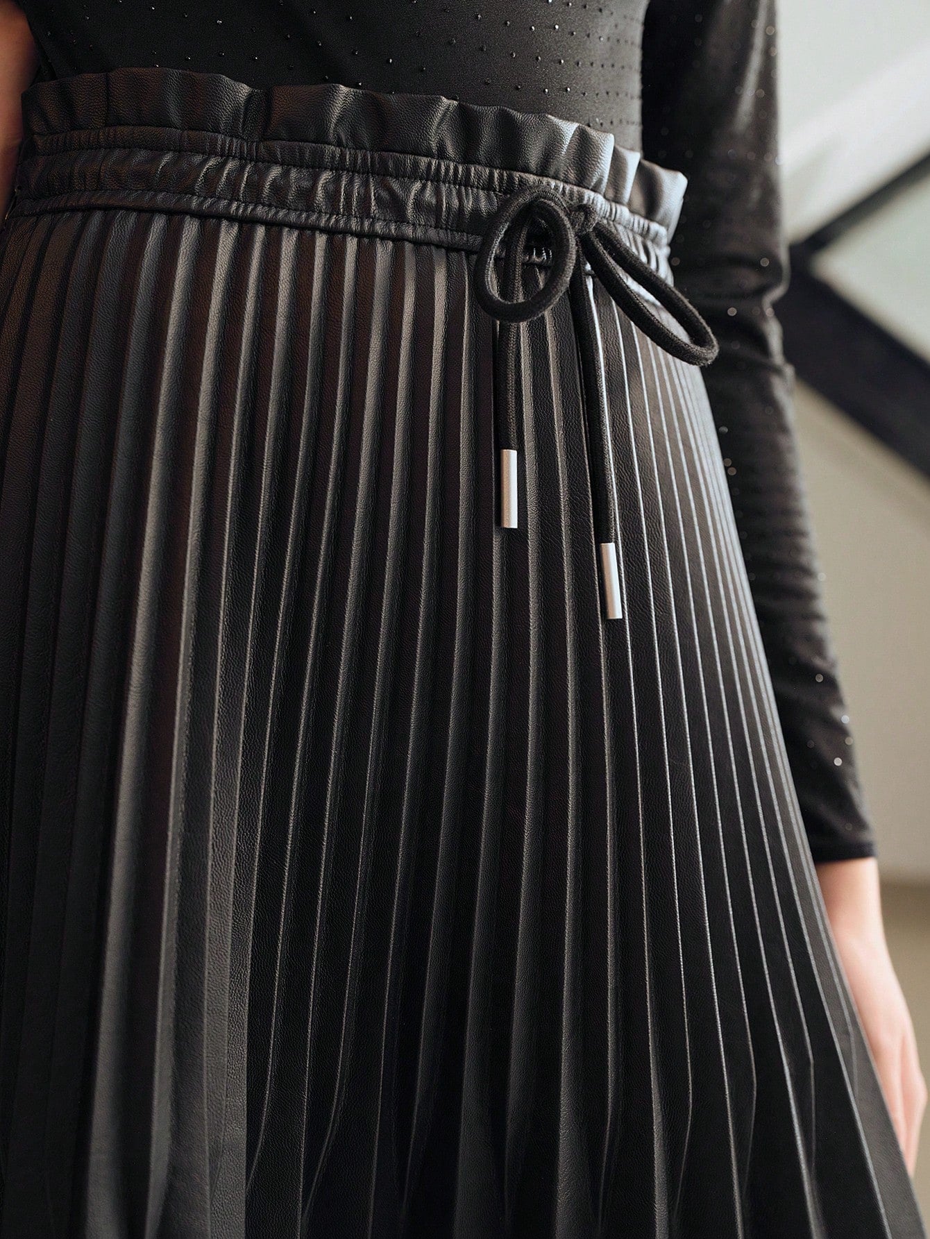 CM-BS466066 Women Elegant Seoul Style PU Leather Paperbag Drawstring Waist Pleated Skirt