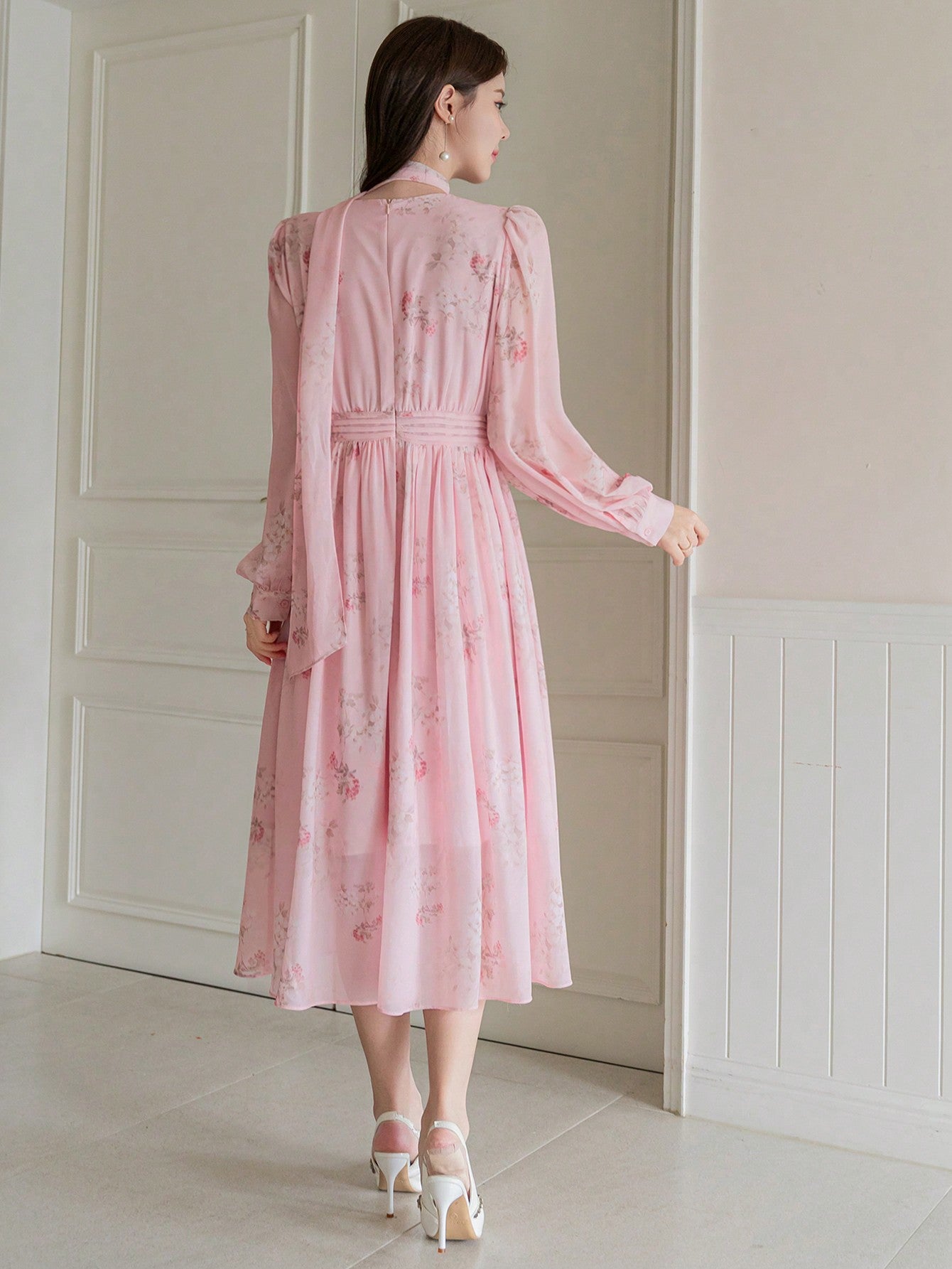 CM-DS121939 Women Elegant Seoul Style Floral Print Puff Sleeve Tie Neck Dress - Pink