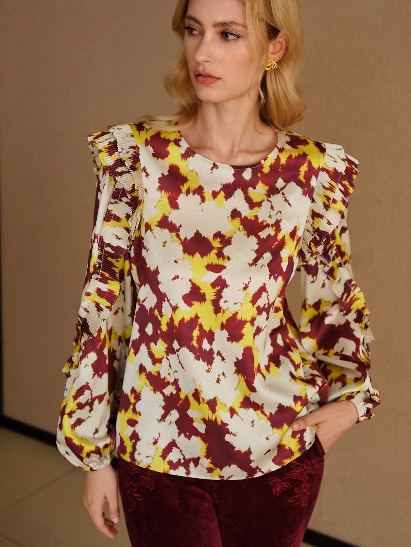 CM-TS619060 Women Elegant Seoul Style All-Over Print Plisse Ruffle Trim Lantern Sleeve Blouse