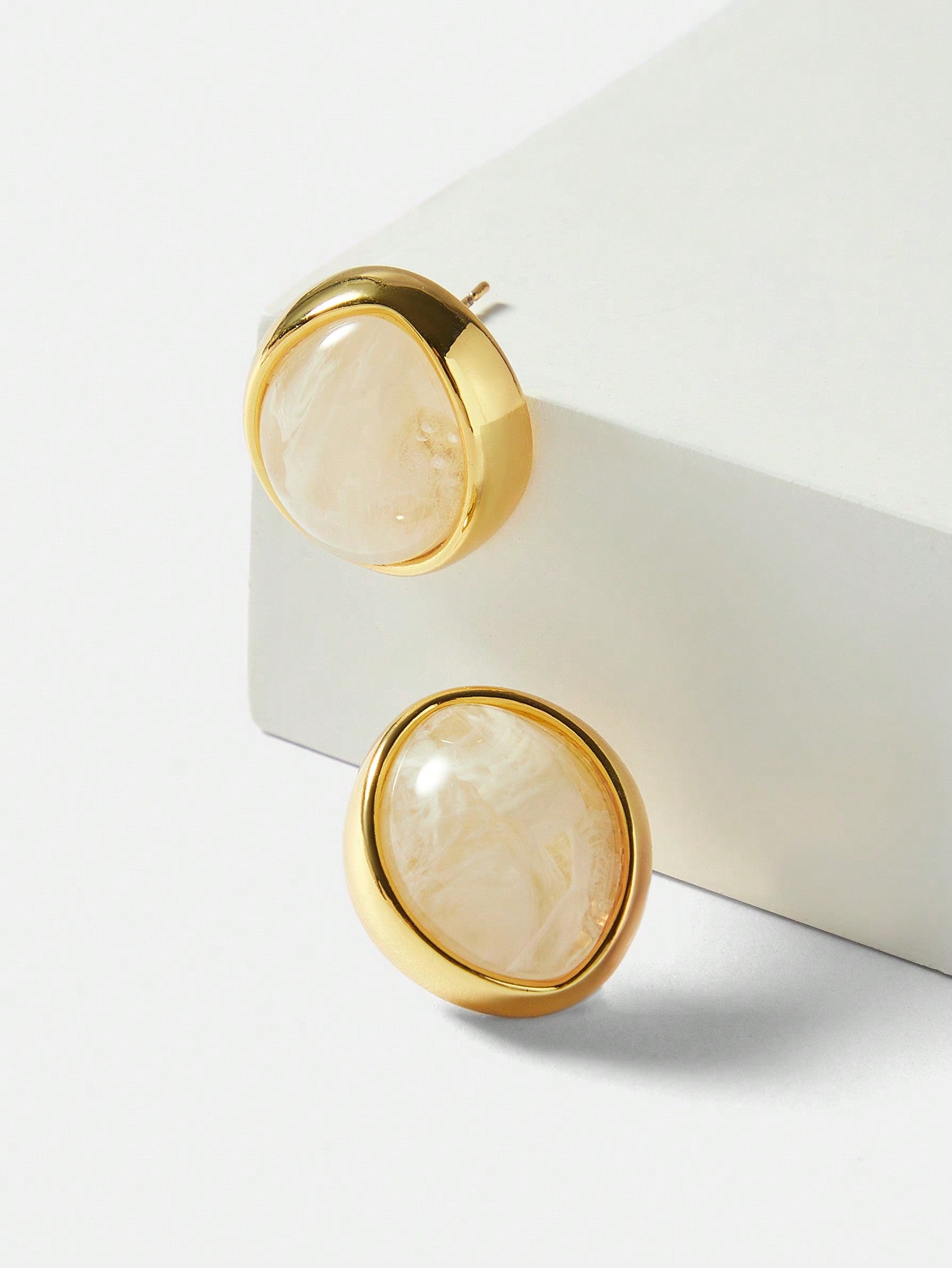 CM-AXS297614 Women Trendy Seoul Style White Resin Horse Eye Design Stud Earrings