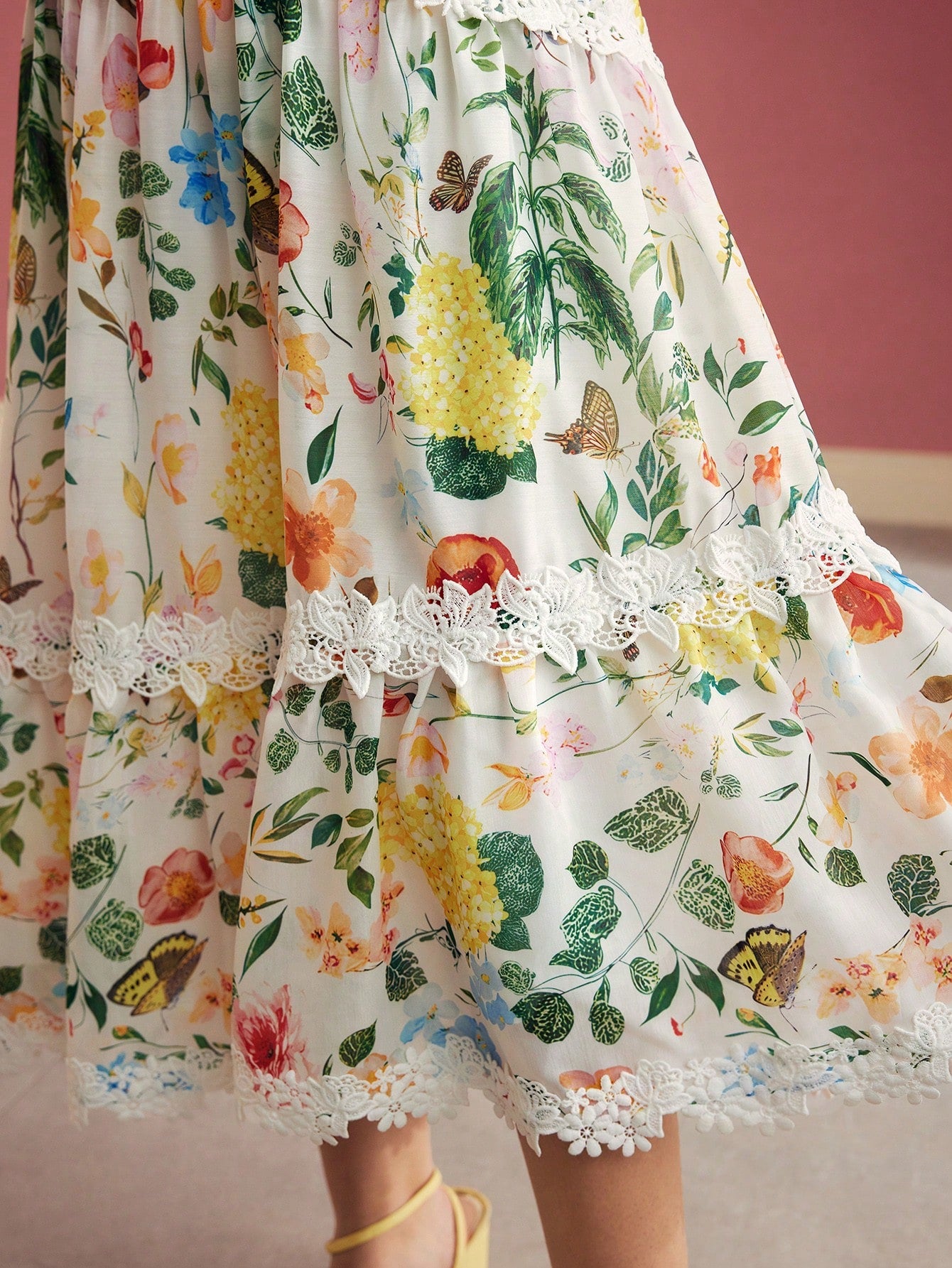 CM-BS550077 Women Trendy Bohemian Style Floral Print Contrast Lace Ruffle Hem Maxi Skirt
