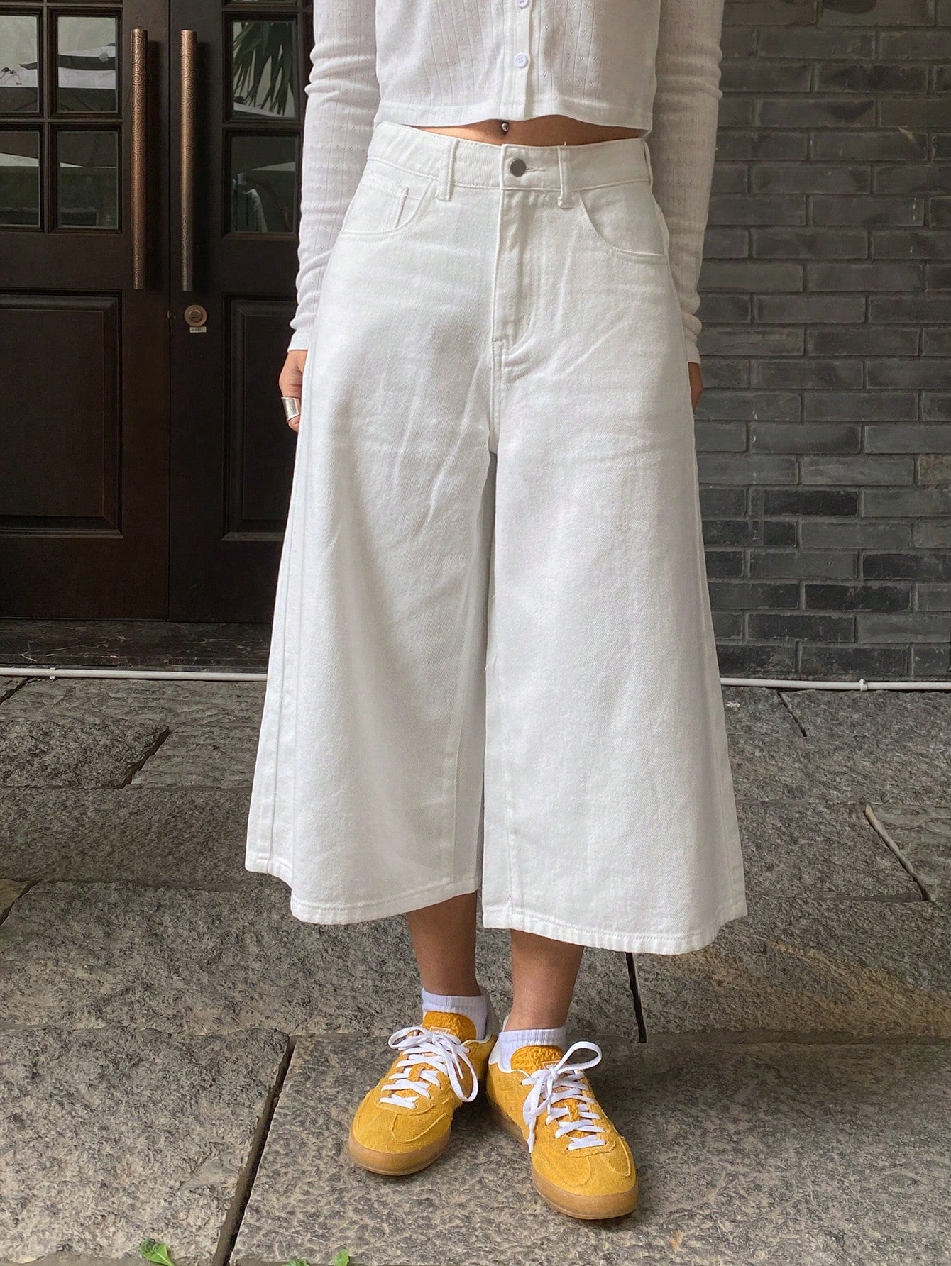 CM-BS547722 Women Casual Seoul Style Loose Mid Waist Denim Bermuda Shorts - White