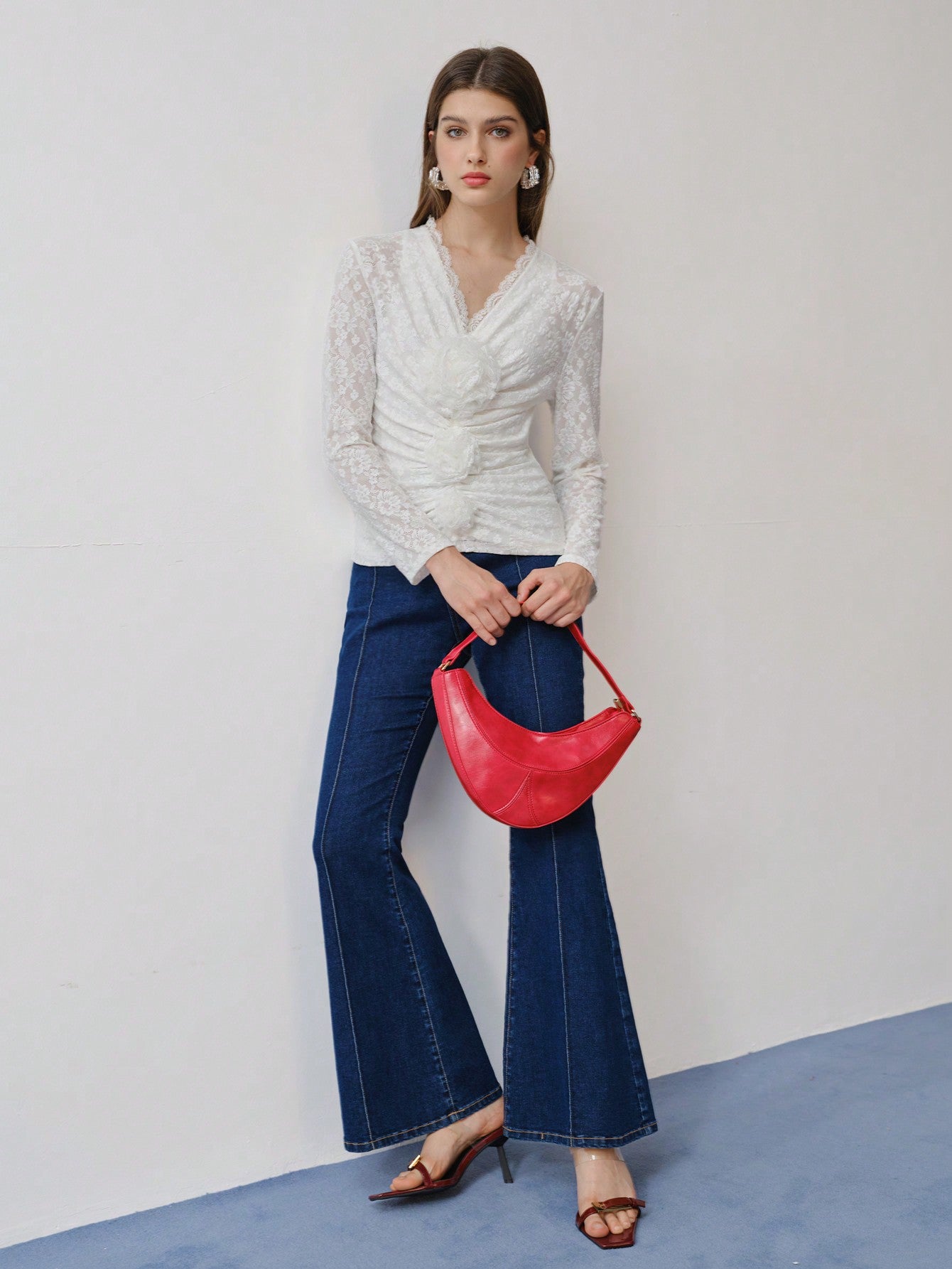 CM-TS426448 Women Elegant Seoul Style V-Neck Long Sleeve Lace Stereo Floral Ruched T-Shirt - White