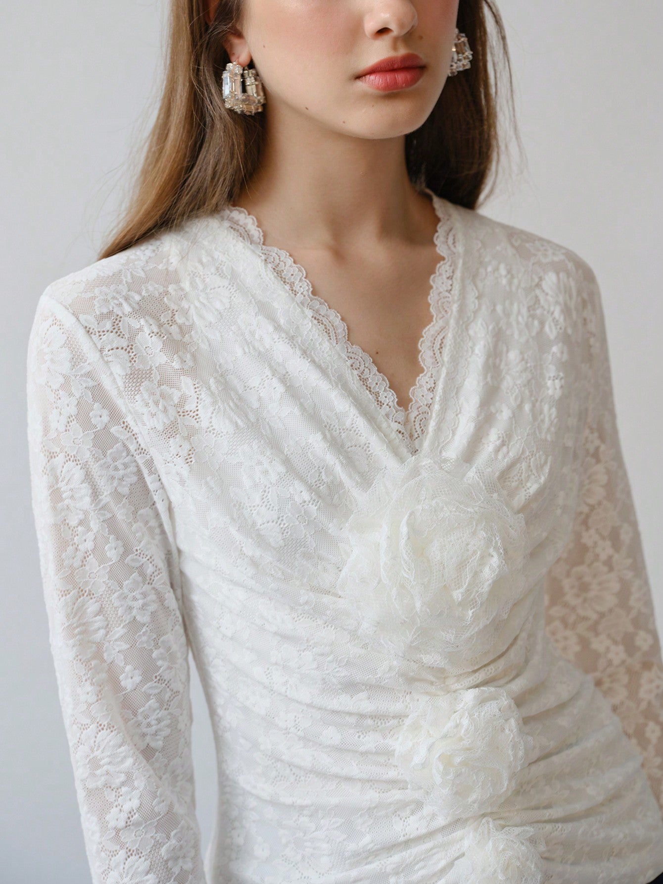 CM-TS426448 Women Elegant Seoul Style V-Neck Long Sleeve Lace Stereo Floral Ruched T-Shirt - White