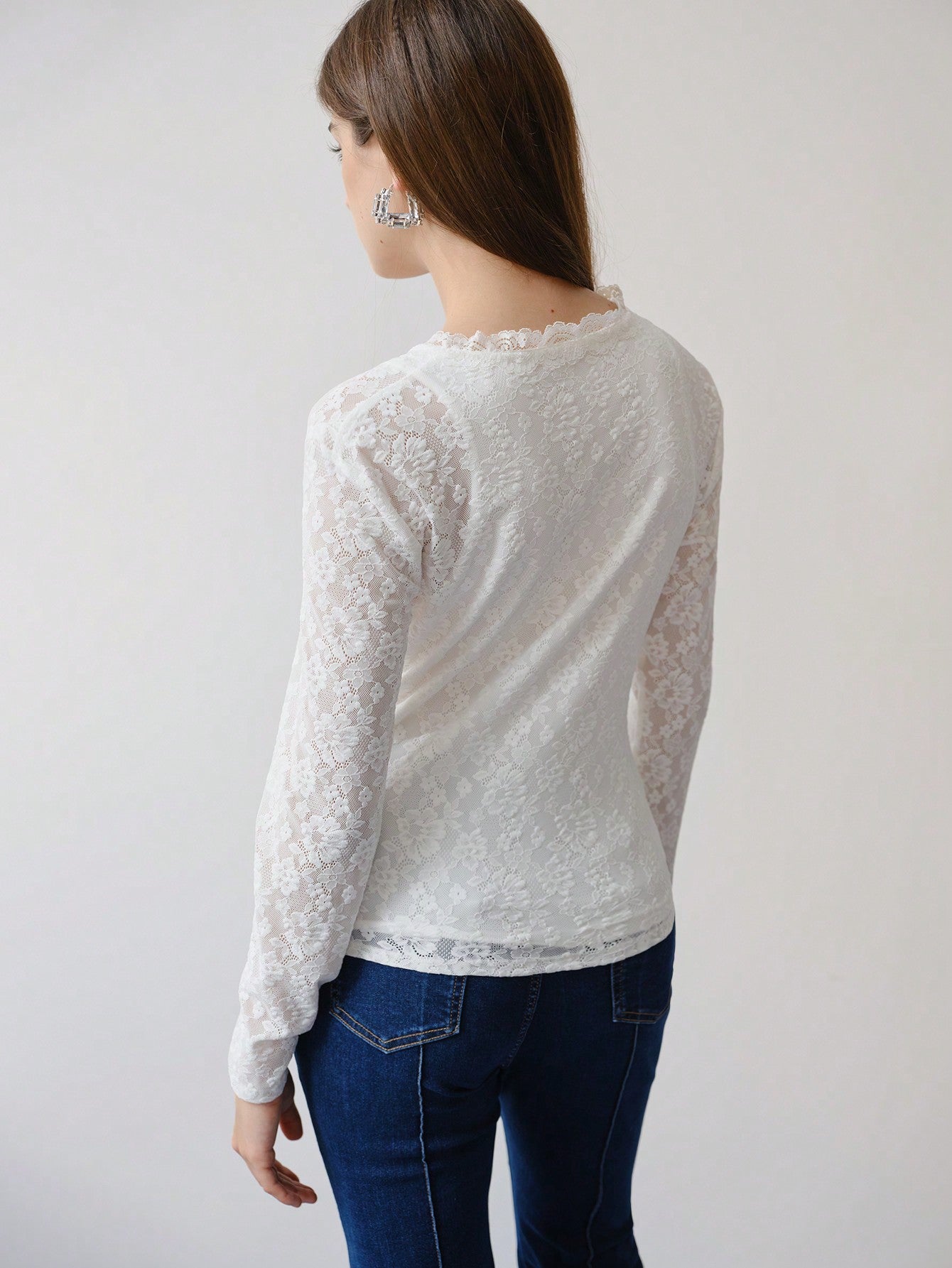 CM-TS426448 Women Elegant Seoul Style V-Neck Long Sleeve Lace Stereo Floral Ruched T-Shirt - White