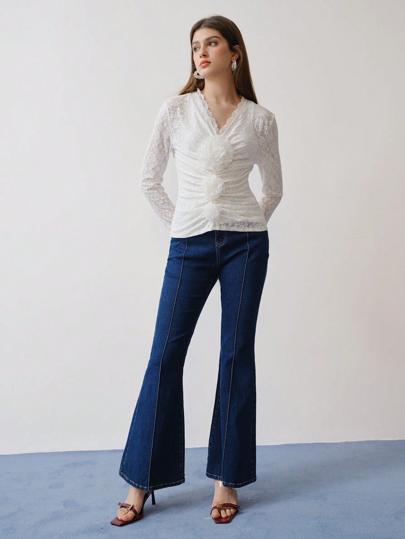 CM-TS426448 Women Elegant Seoul Style V-Neck Long Sleeve Lace Stereo Floral Ruched T-Shirt - White