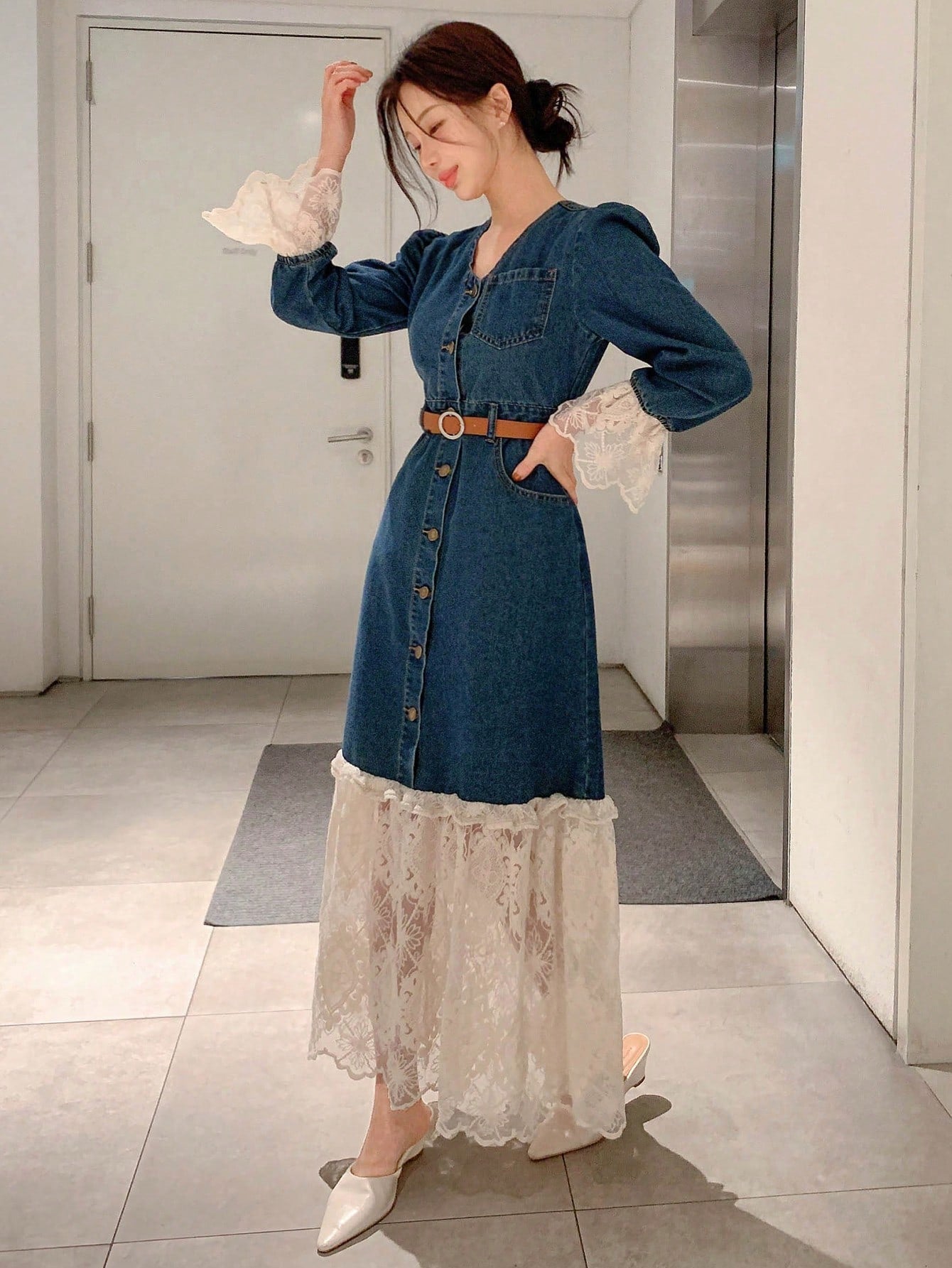 CM-DS842868 Women Casual Seoul Style Dark Wash V-Neck Lace Patchwork Hem Puff Sleeve Denim Dress