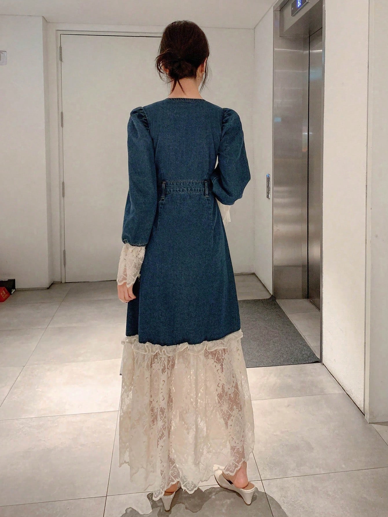 CM-DS842868 Women Casual Seoul Style Dark Wash V-Neck Lace Patchwork Hem Puff Sleeve Denim Dress