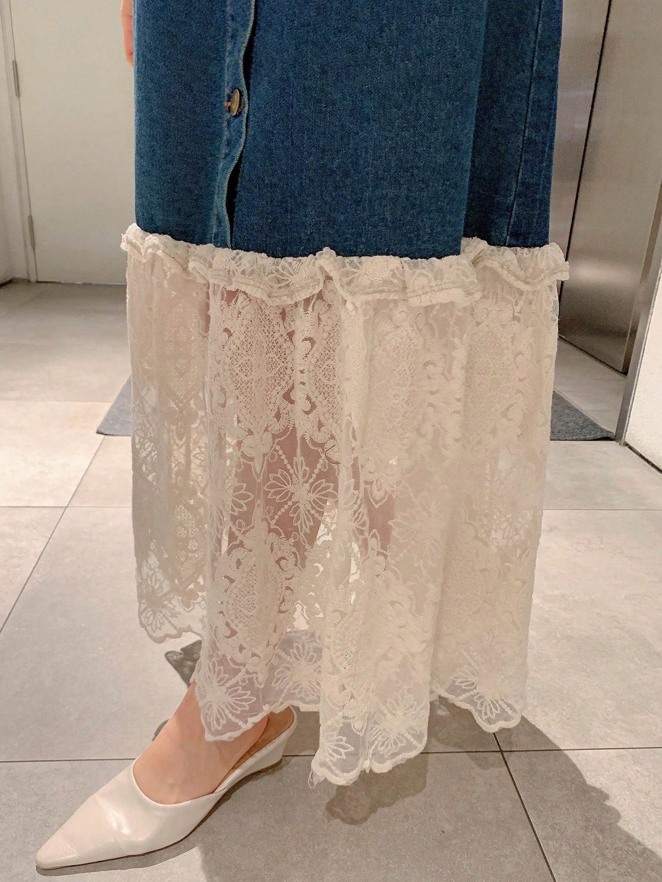 CM-DS842868 Women Casual Seoul Style Dark Wash V-Neck Lace Patchwork Hem Puff Sleeve Denim Dress