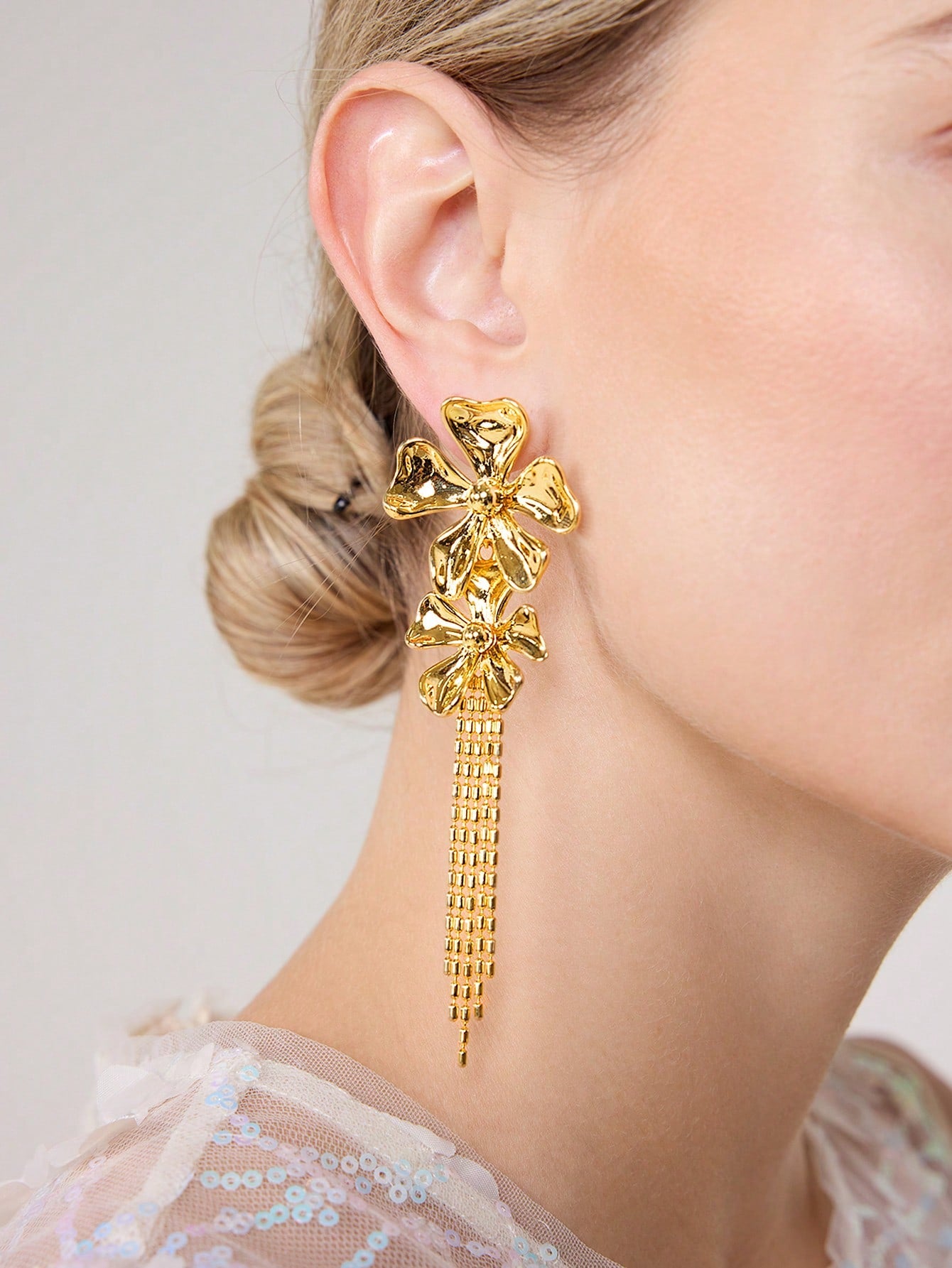 CM-AXS904664 Women Trendy Seoul Style 18K Gold Plated Fringed Floral Dangle Earrings