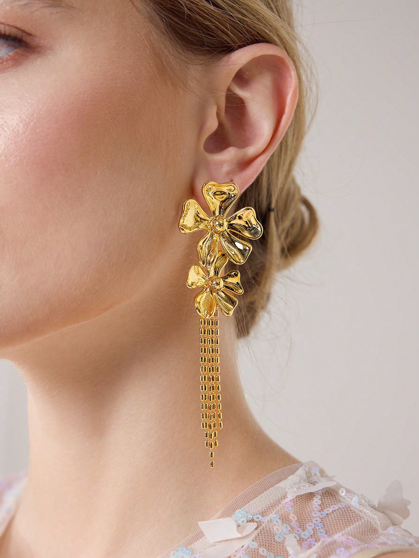 CM-AXS904664 Women Trendy Seoul Style 18K Gold Plated Fringed Floral Dangle Earrings