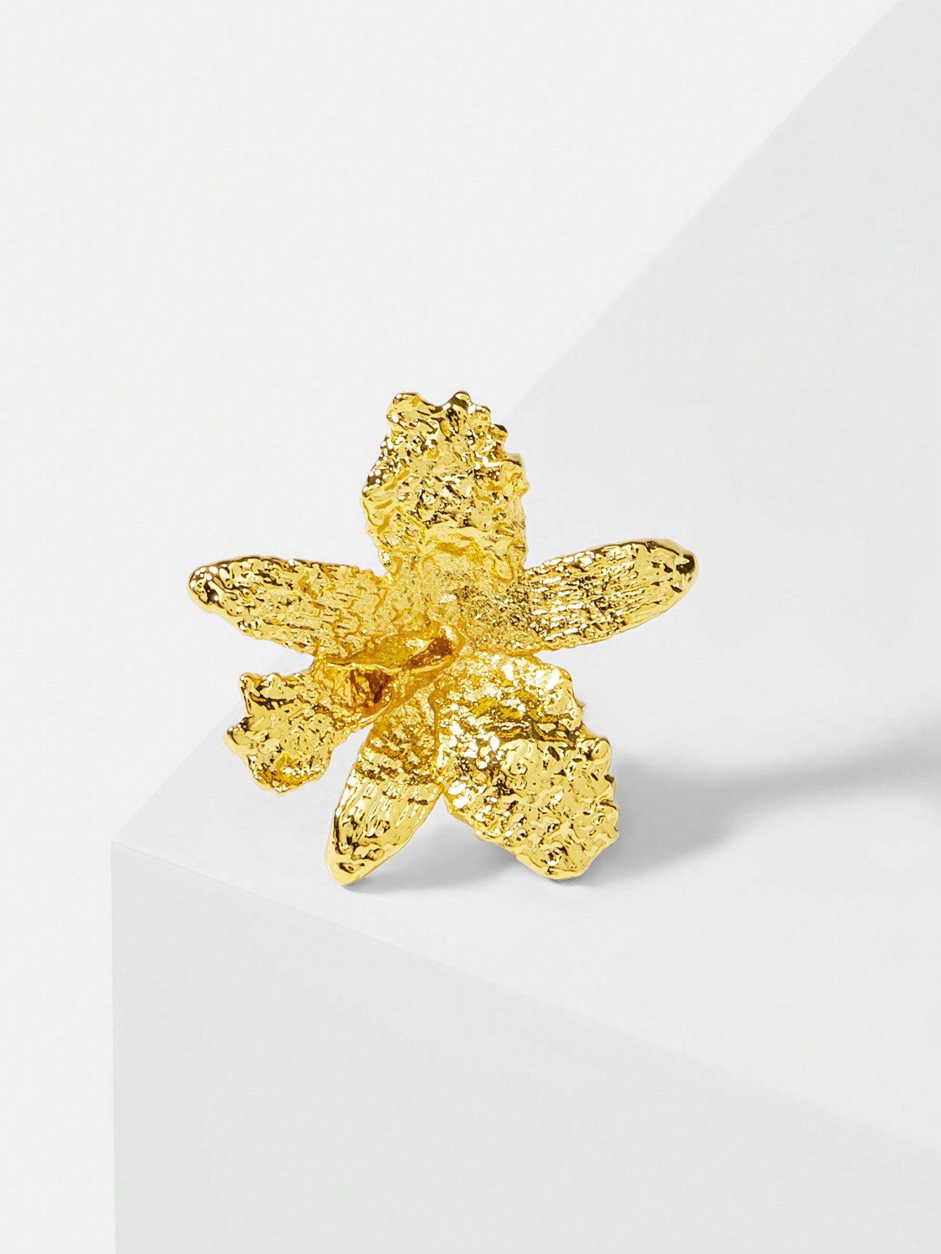 CM-AXS372621 Women Trendy Seoul Style Textured Floral Pattern Stud Earrings - Gold