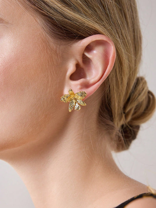 CM-AXS372621 Women Trendy Seoul Style Textured Floral Pattern Stud Earrings - Gold