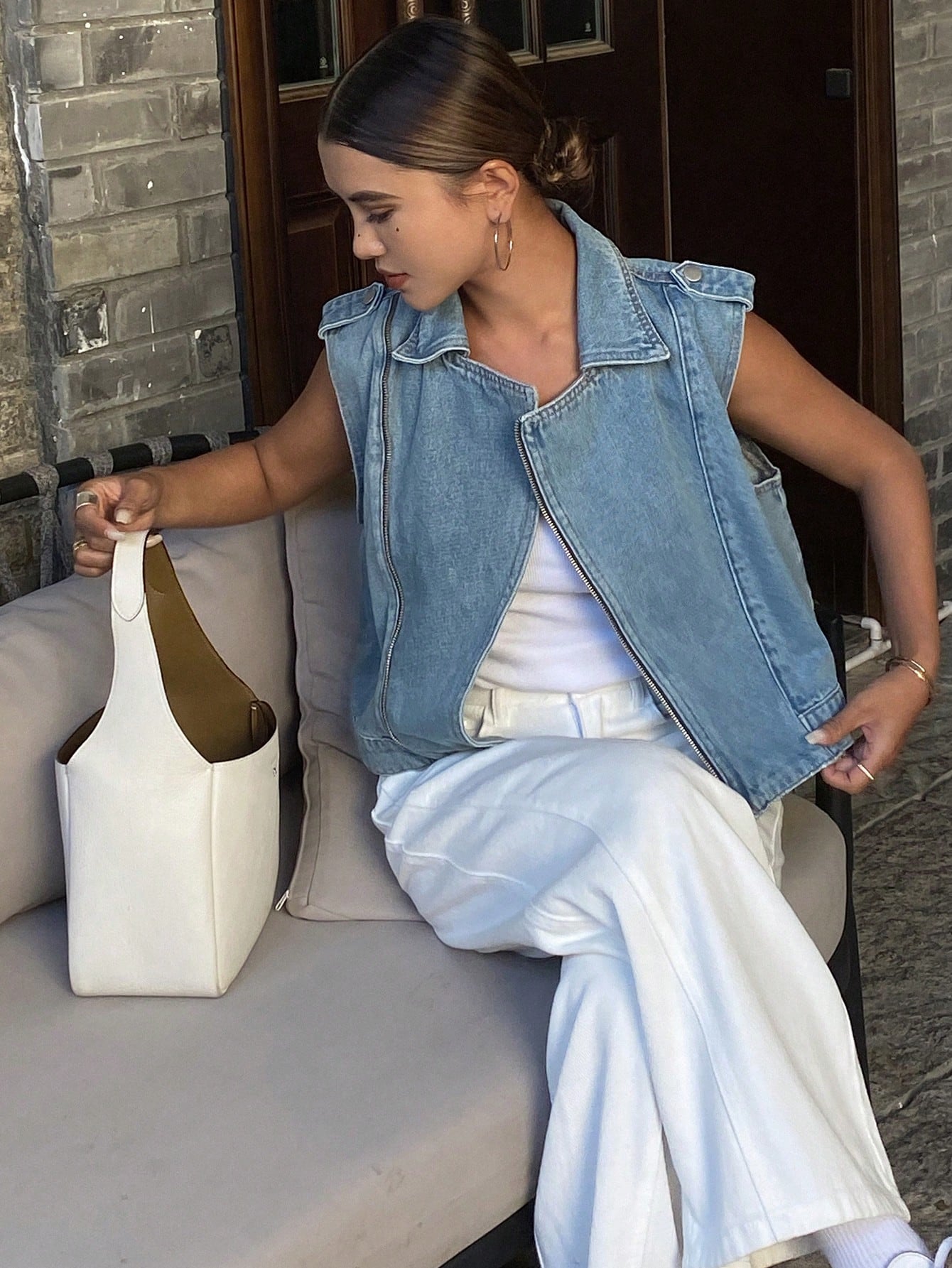 CM-CS811872 Women Casual Seoul Style Medium Wash Collar Neckline Sleeveless Zip-Up Denim Vest