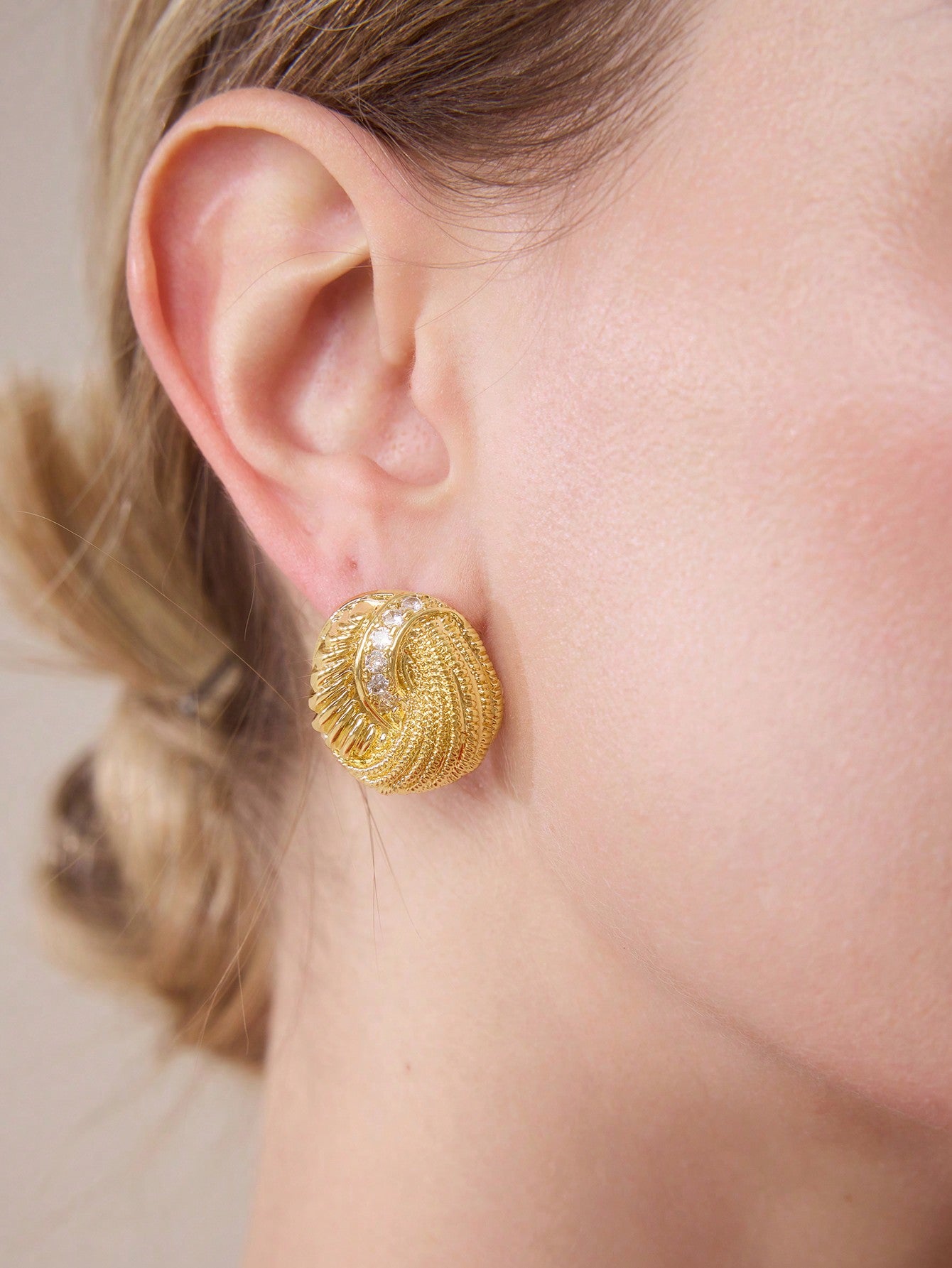 CM-AXS507171 Women Trendy Seoul Style Gold Spiral Micro-Inlay Cubic Zirconia Oval Earrings