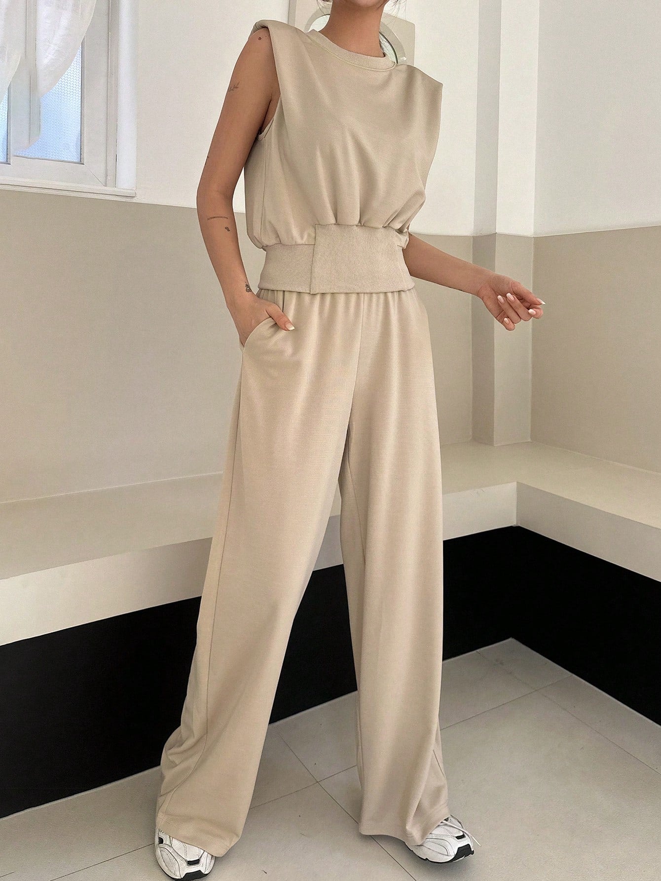 CM-SS054829 Women Casual Seoul Style Solid Color Sleeveless Crew Neck T-Shirt With Pants - Set