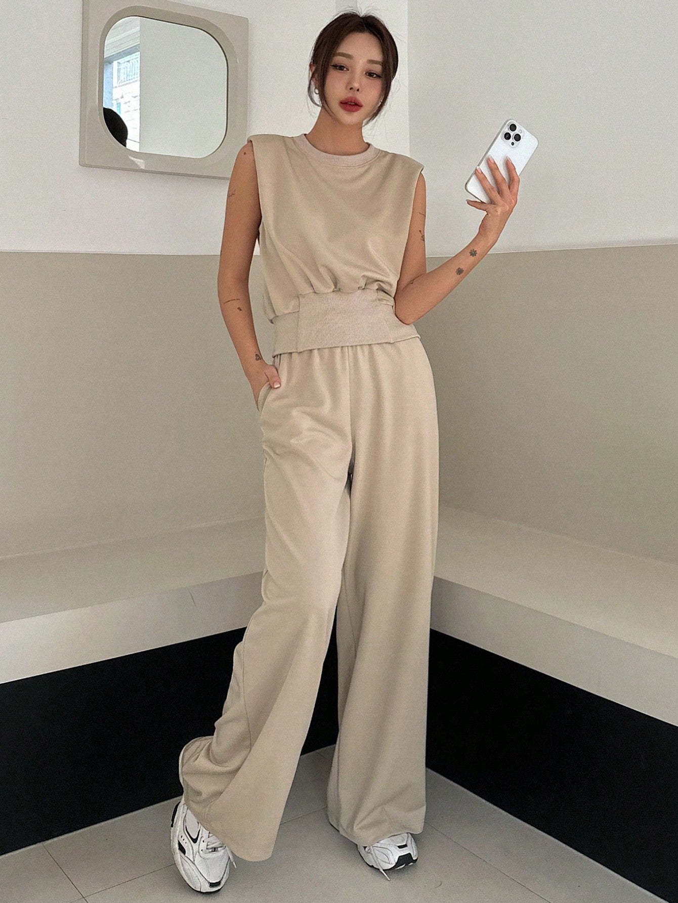 CM-SS054829 Women Casual Seoul Style Solid Color Sleeveless Crew Neck T-Shirt With Pants - Set