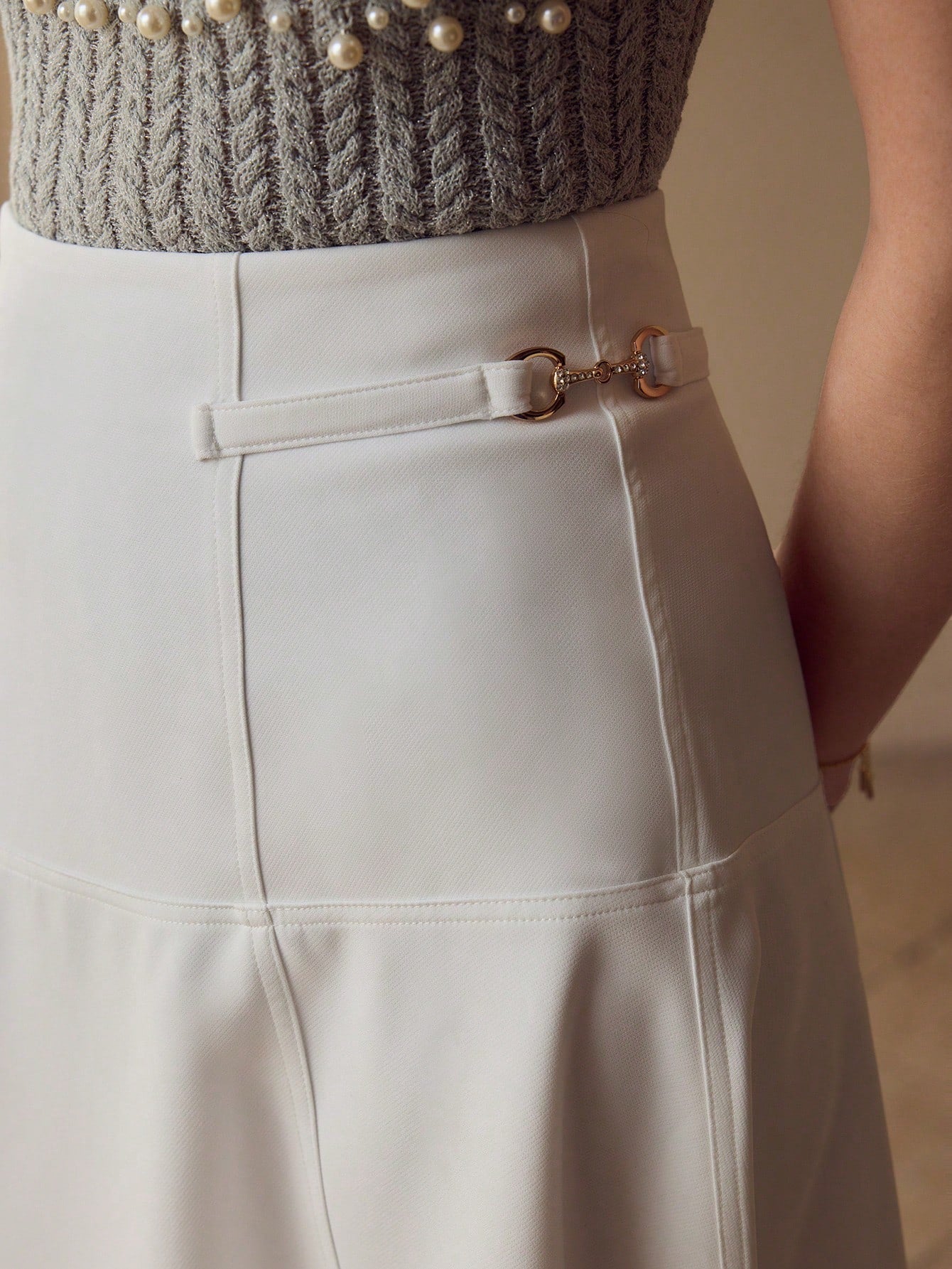 CM-BS171124 Women Elegant Seoul Style Zipper Back Mid Waist Flared Skirt - White