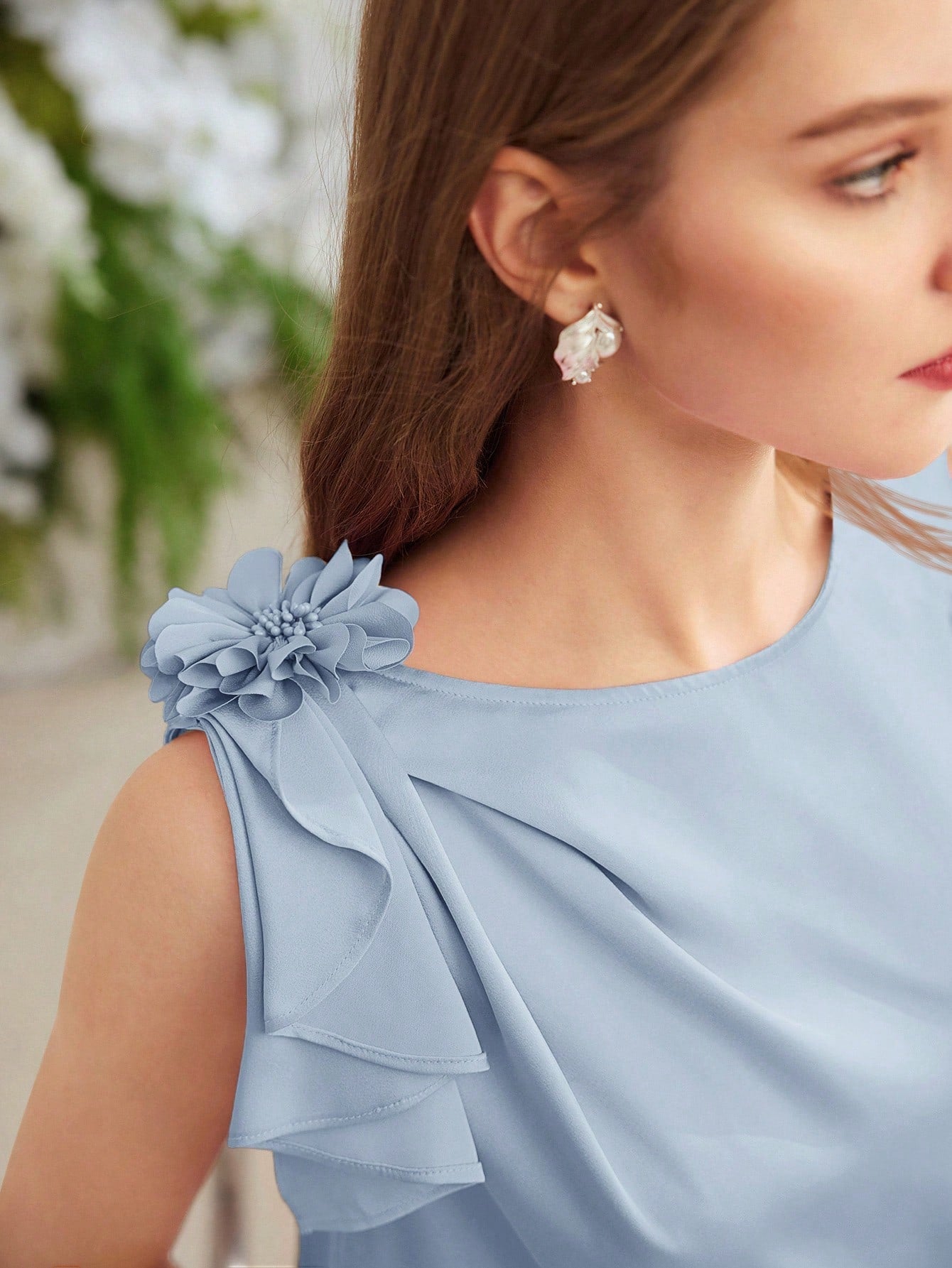 CM-TS938554 Women Elegant Seoul Style Stereo Floral Decor Round Neck Sleeveless Blouse - Blue