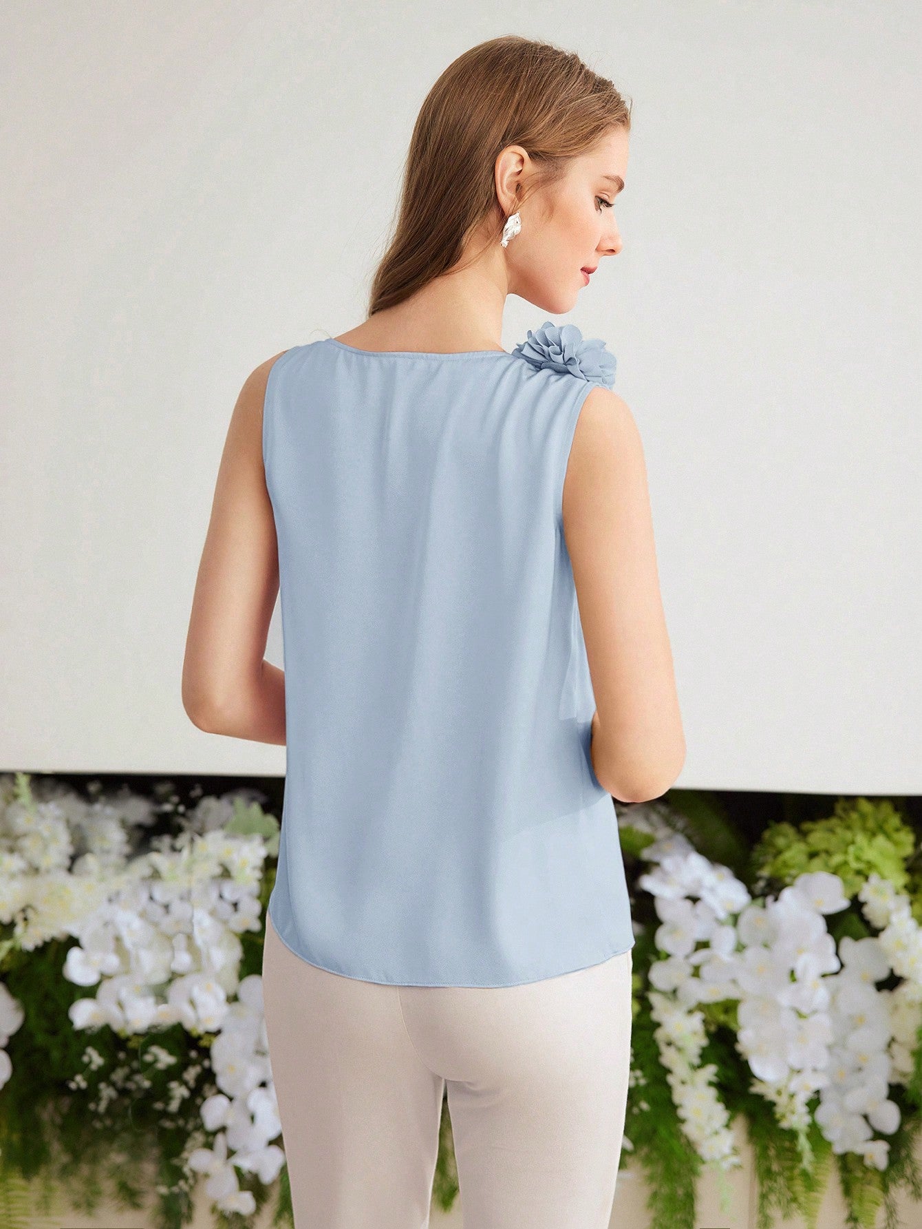 CM-TS938554 Women Elegant Seoul Style Stereo Floral Decor Round Neck Sleeveless Blouse - Blue