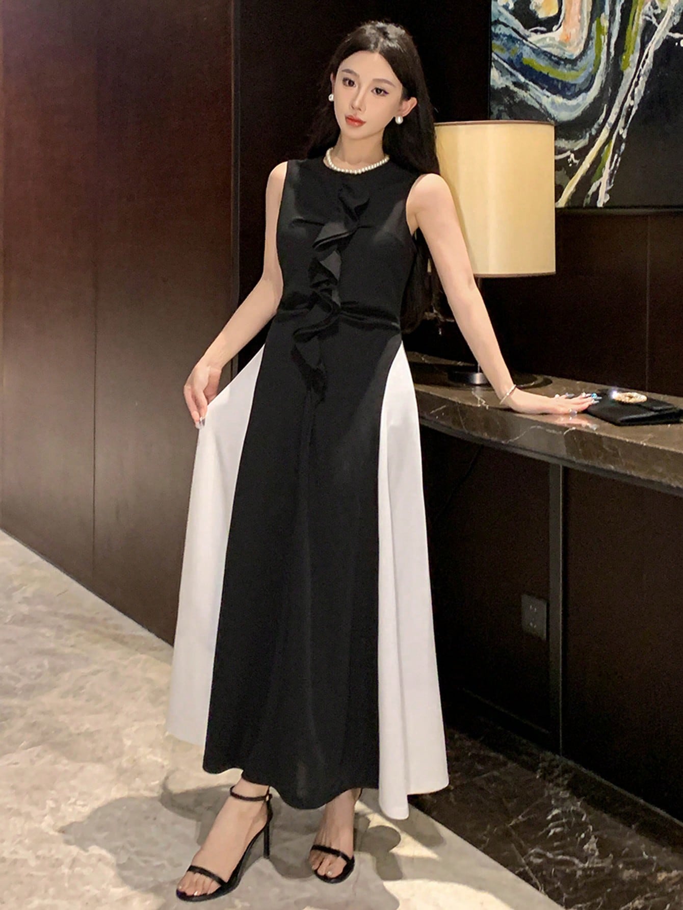 CM-DS526692 Women Elegant Seoul Style Contrast Color Ruffle Hem Round Neck Sleeveless Midi Dress