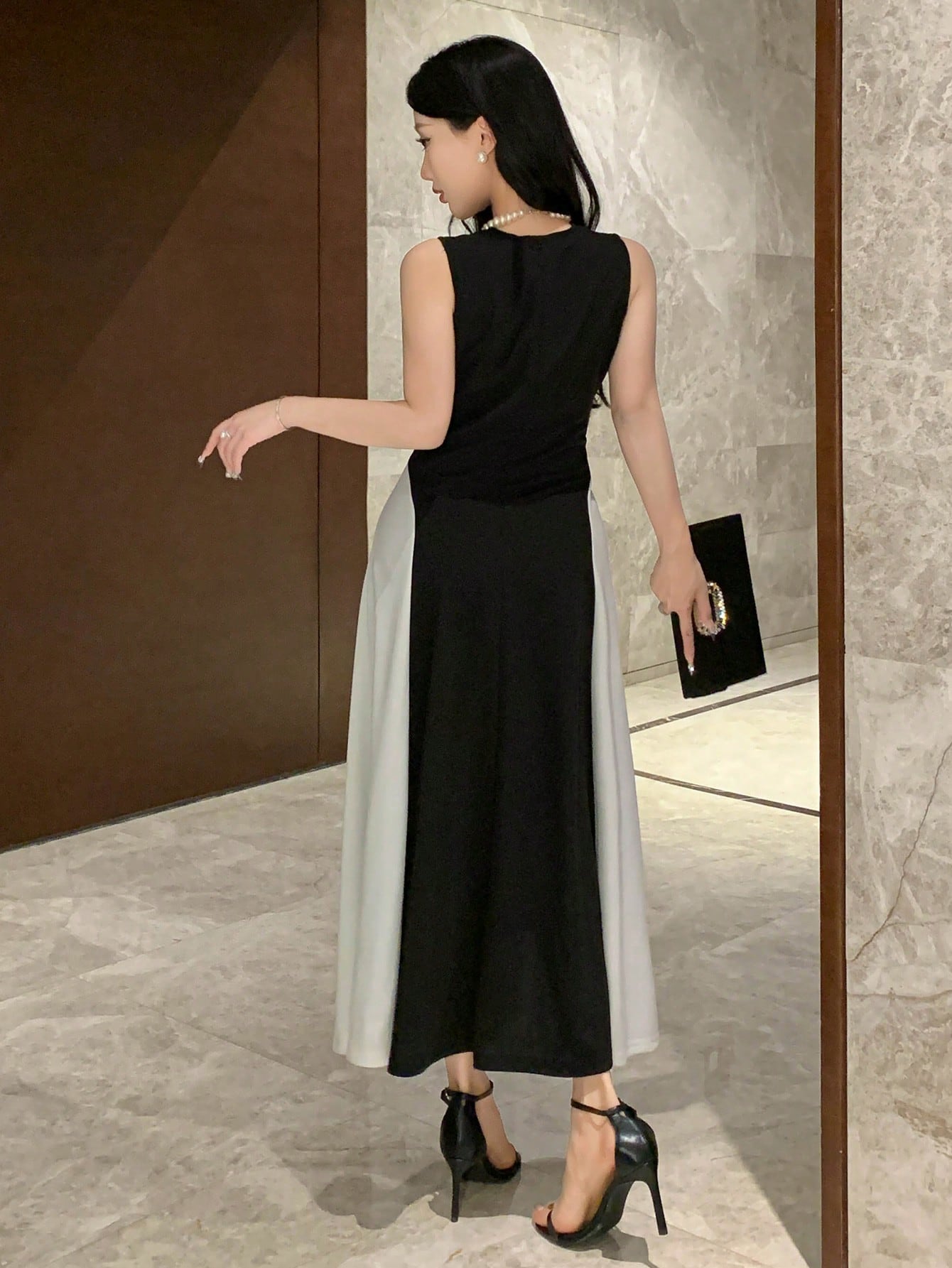 CM-DS526692 Women Elegant Seoul Style Contrast Color Ruffle Hem Round Neck Sleeveless Midi Dress