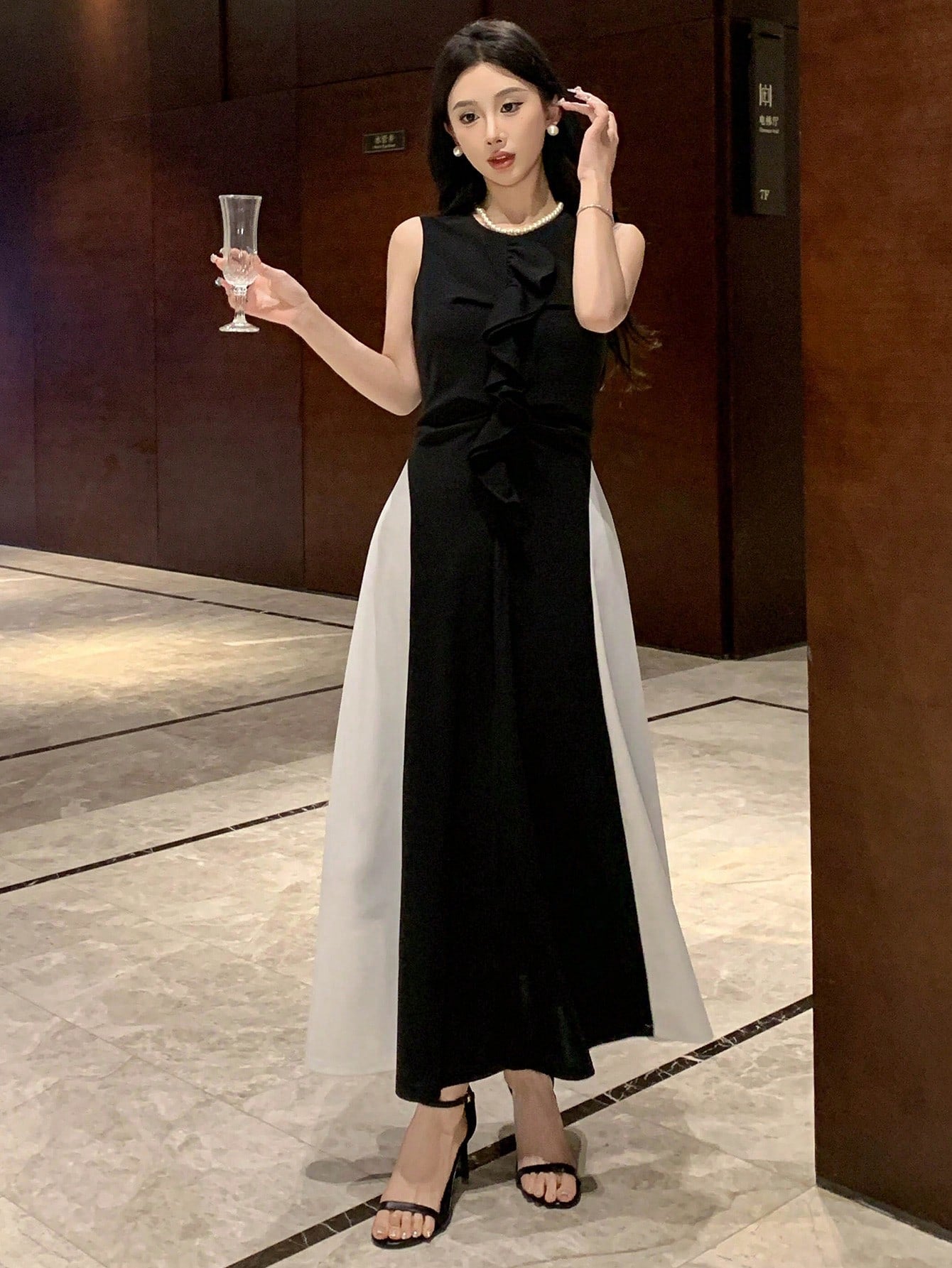 CM-DS526692 Women Elegant Seoul Style Contrast Color Ruffle Hem Round Neck Sleeveless Midi Dress