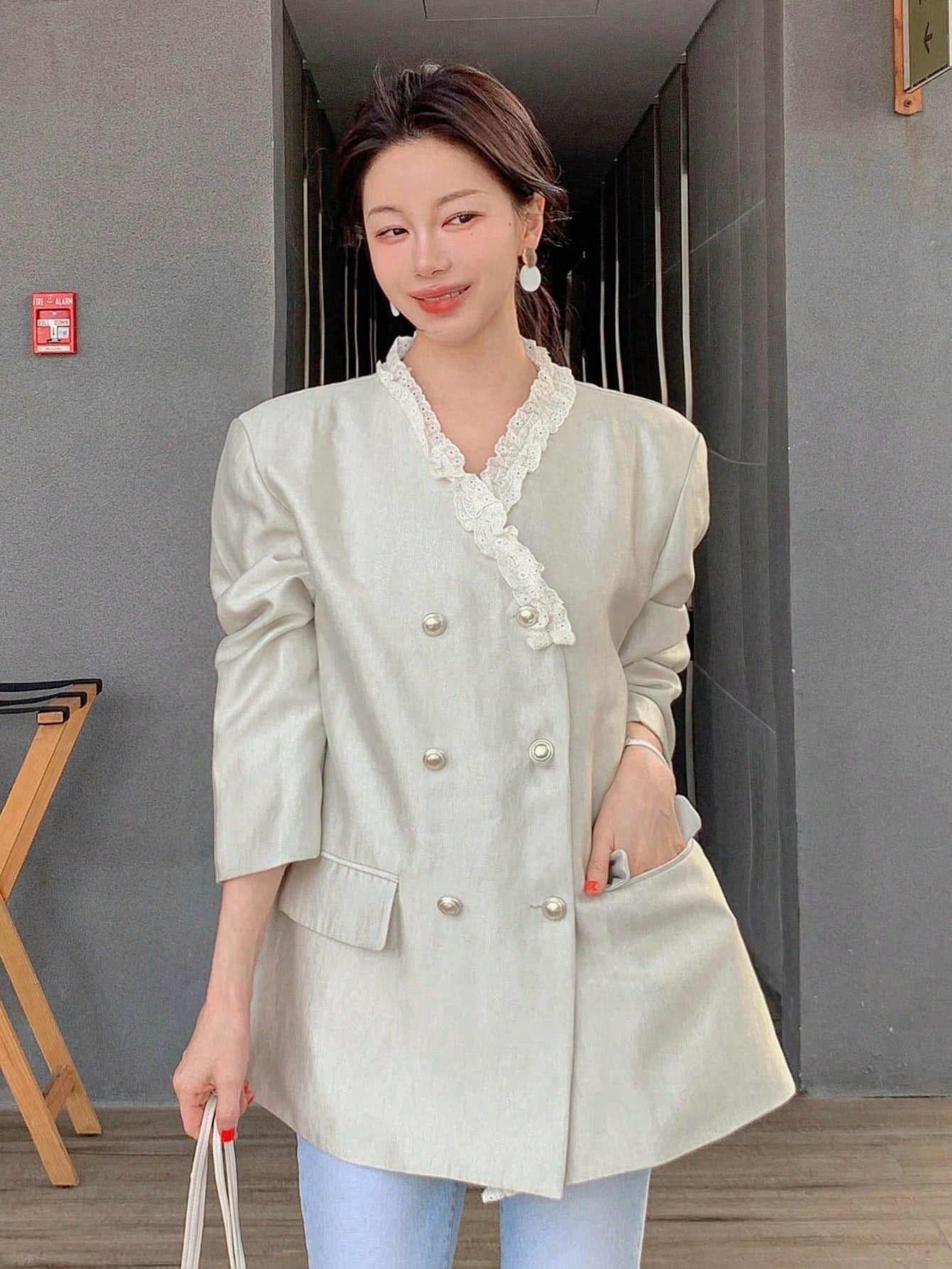 CM-CS310135 Women Elegant Seoul Style Ruffled Trim Color Block V-Neck Double-Breasted Suit Jacket