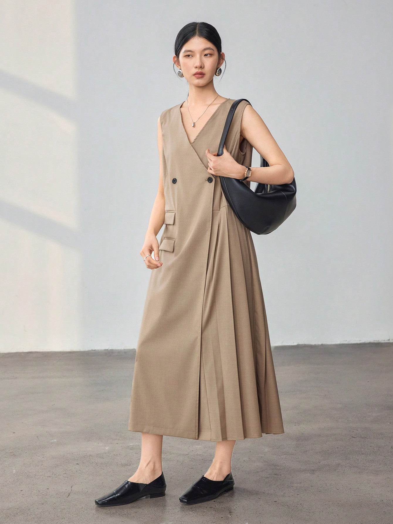 CM-DS711337 Women Casual Seoul Style Asymmetric Pleated Design V-Neck Sleeveless Midi Dress