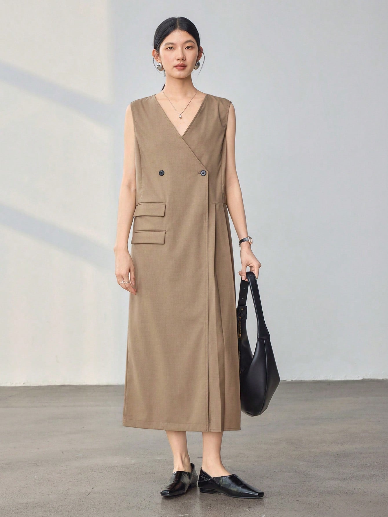 CM-DS711337 Women Casual Seoul Style Asymmetric Pleated Design V-Neck Sleeveless Midi Dress