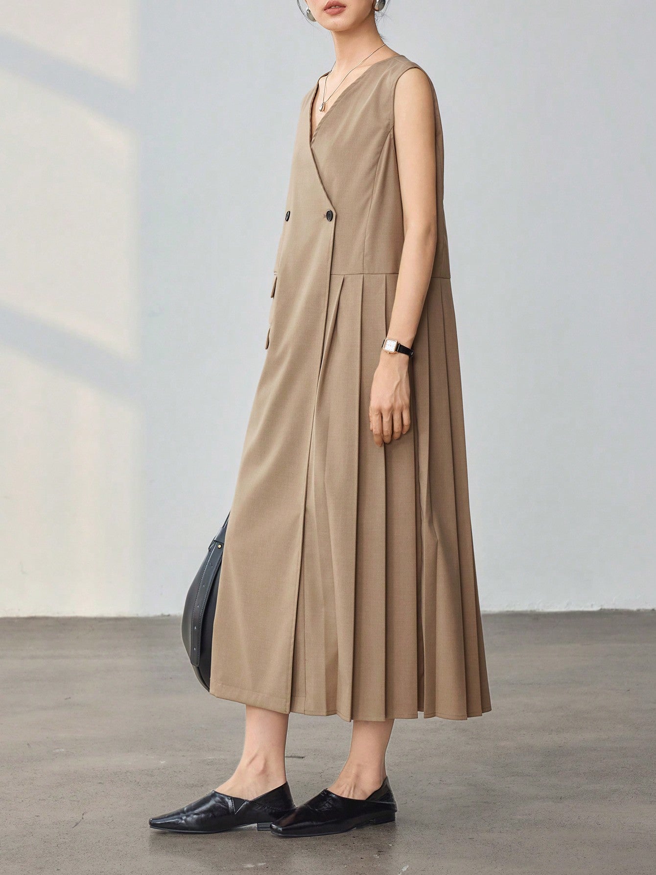 CM-DS711337 Women Casual Seoul Style Asymmetric Pleated Design V-Neck Sleeveless Midi Dress
