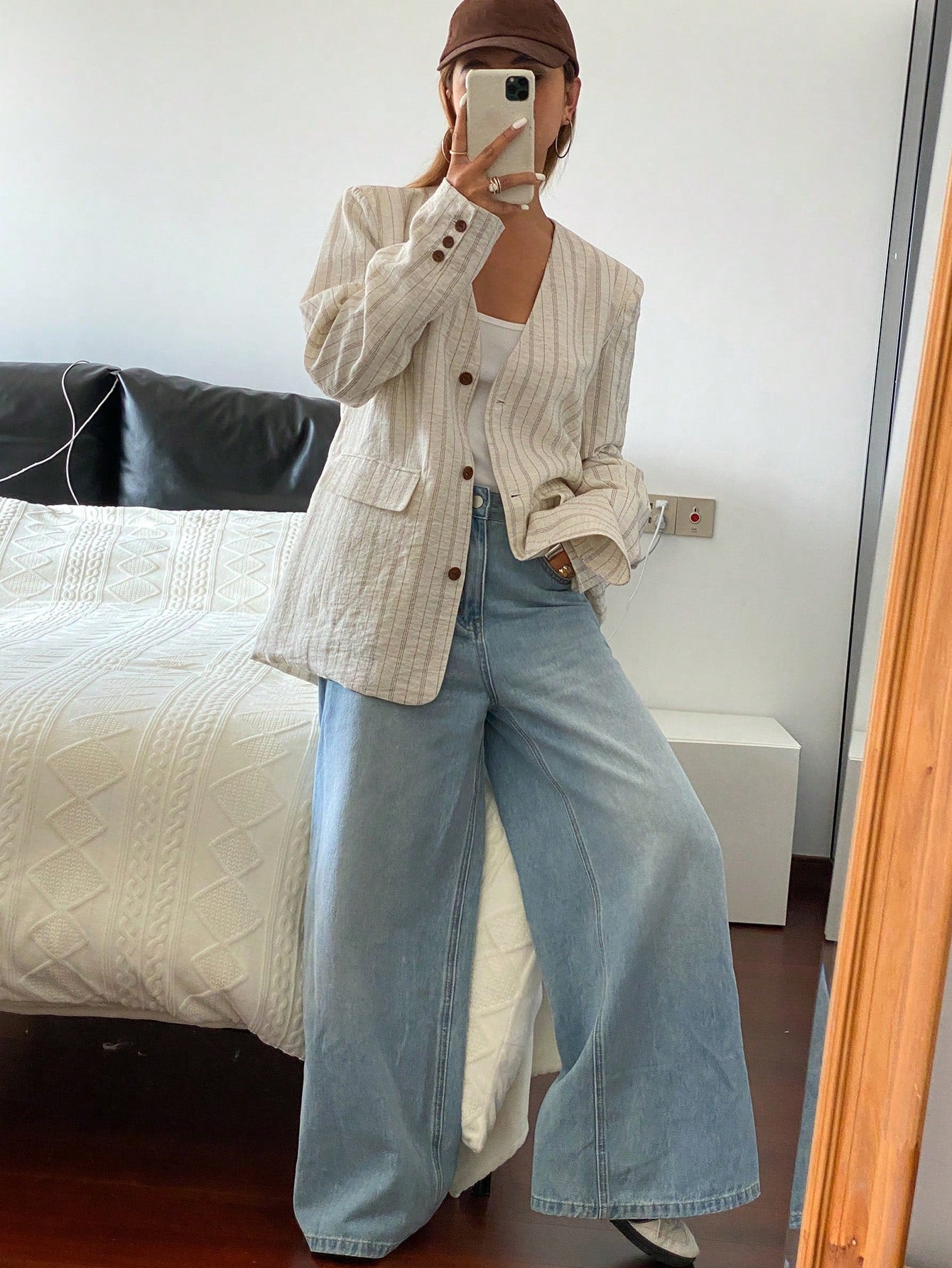 CM-CS420187 Women Casual Seoul Style V-Neck Long Sleeve Striped Loose Fit Linen Jacket - Apricot