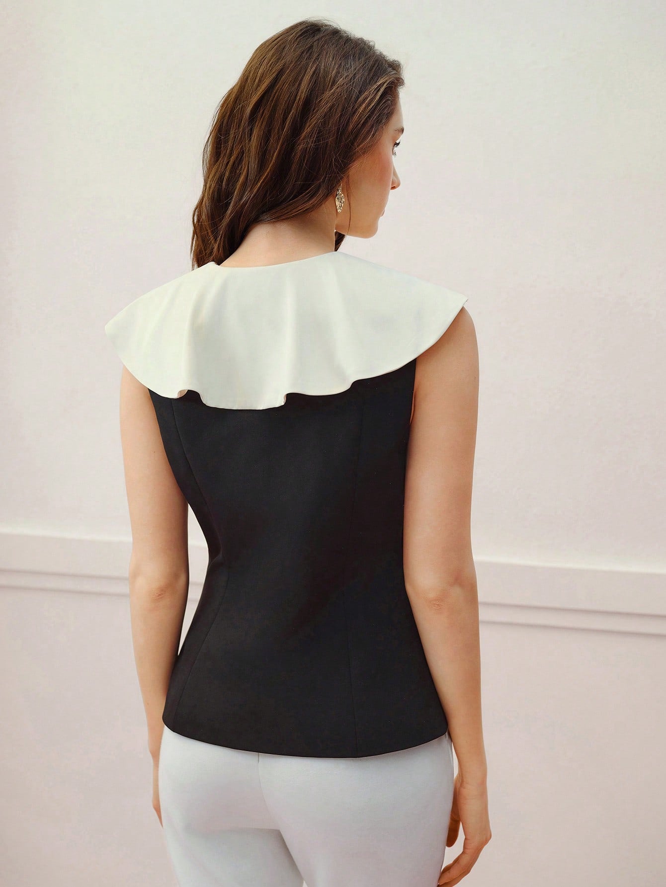 CM-TS256551 Women Elegant Seoul Style Contrast Ruffle Collar Sleeveless Blouse - Black