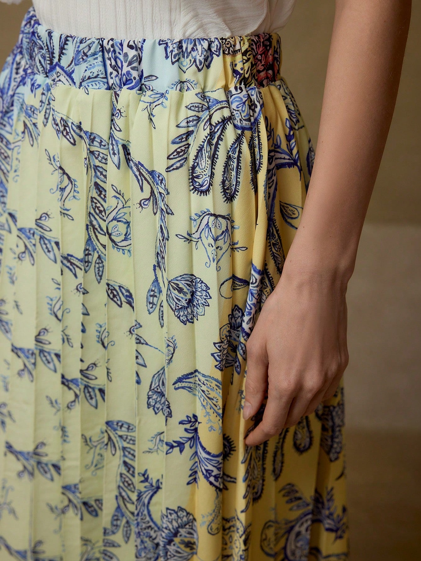 CM-BS583669 Women Trendy Bohemian Style Mid Waist All Over Print Pleated Mid-Length Skirt