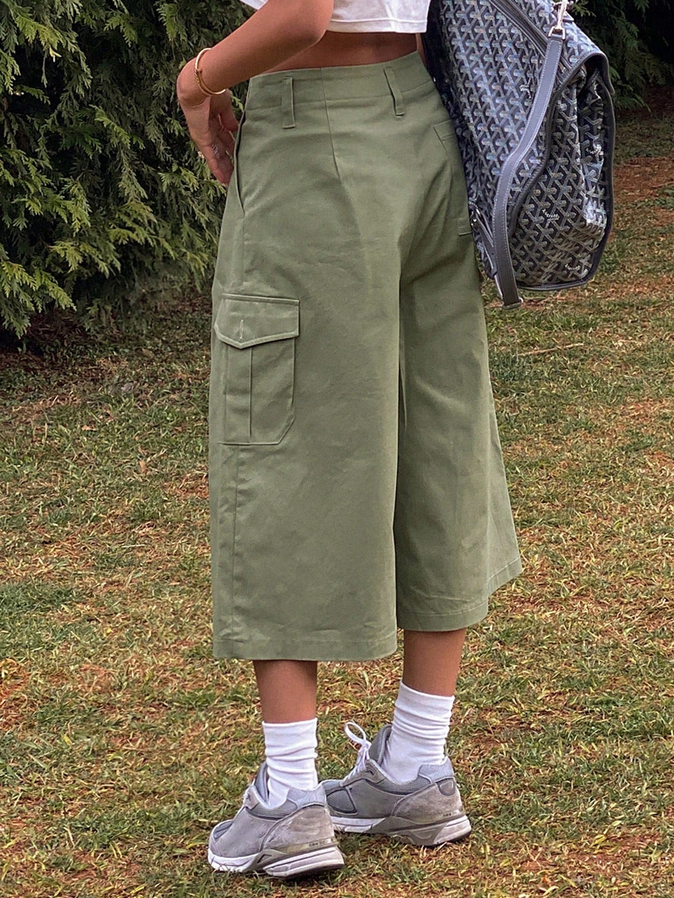 CM-BS762868 Women Casual Seoul Style Solid Color Loose Pocket 7/10 Length Pants - Army Green