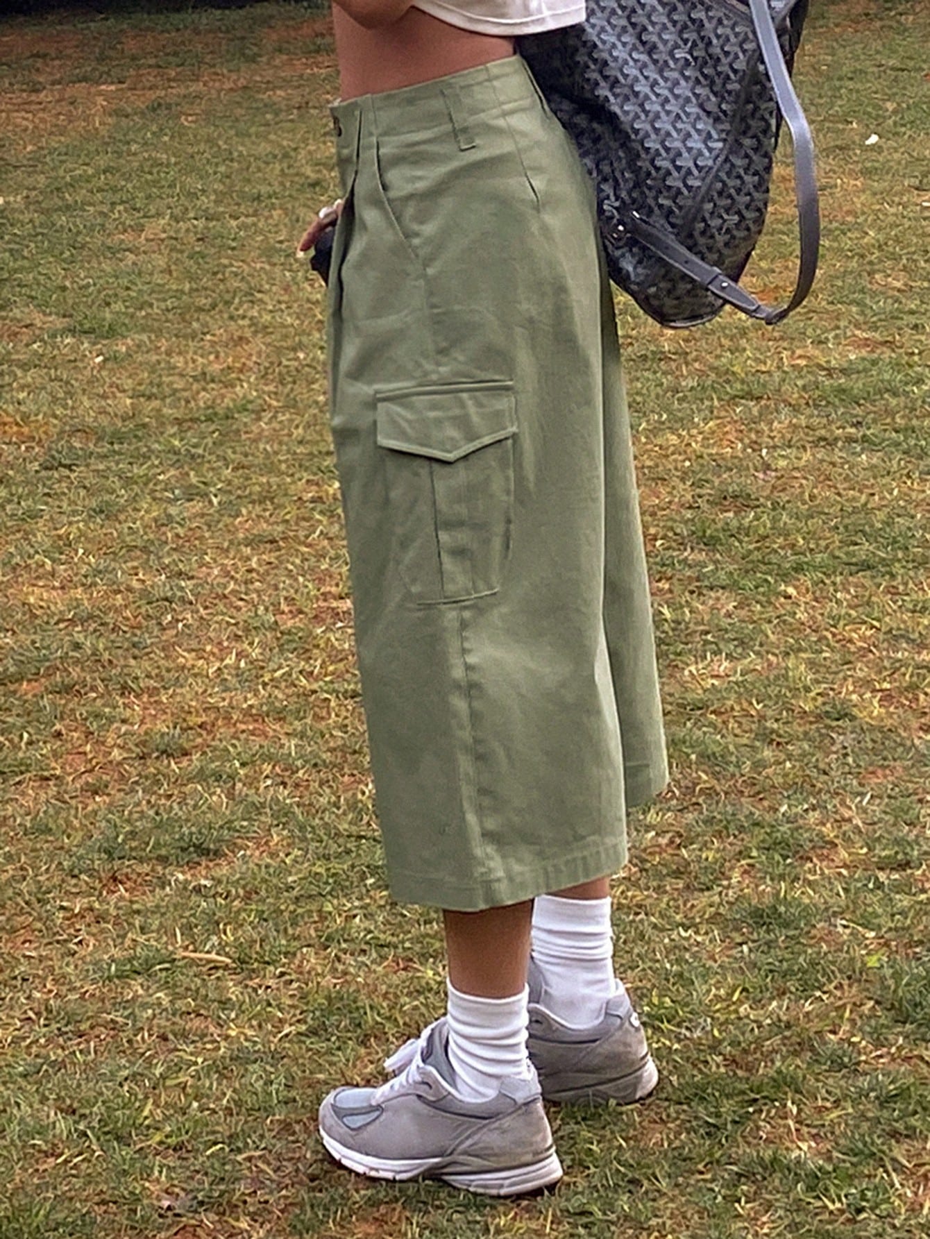 CM-BS762868 Women Casual Seoul Style Solid Color Loose Pocket 7/10 Length Pants - Army Green