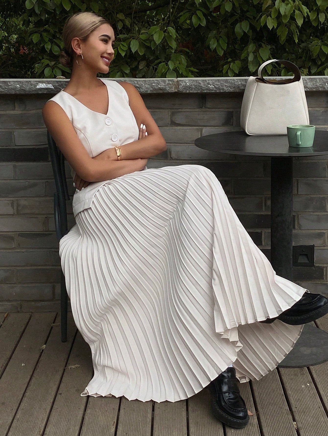 CM-SS285060 Women Elegant Seoul Style V-Neck Sleeveless Vest With Pleated Skirt - Set