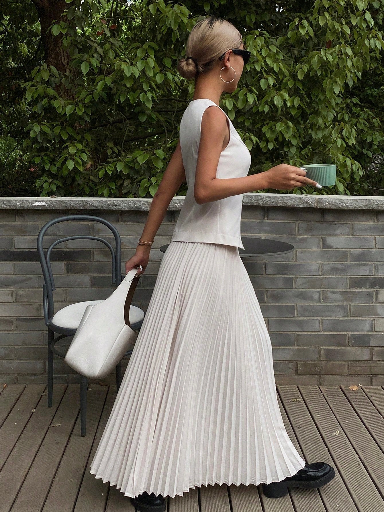 CM-SS285060 Women Elegant Seoul Style V-Neck Sleeveless Vest With Pleated Skirt - Set