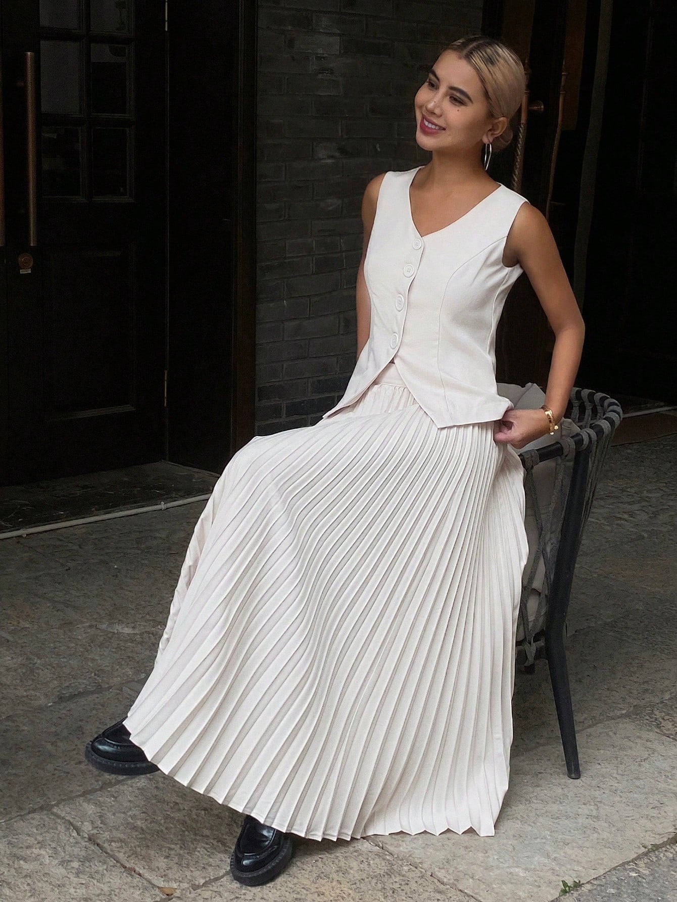 CM-SS285060 Women Elegant Seoul Style V-Neck Sleeveless Vest With Pleated Skirt - Set
