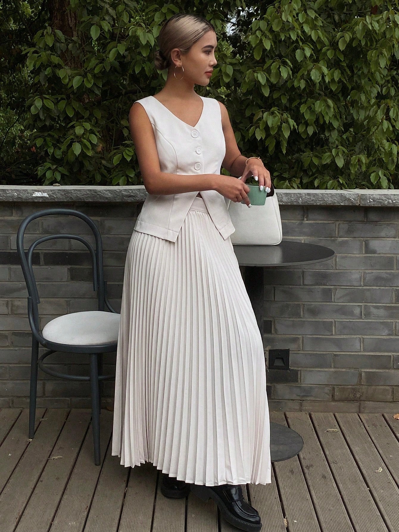 CM-SS285060 Women Elegant Seoul Style V-Neck Sleeveless Vest With Pleated Skirt - Set