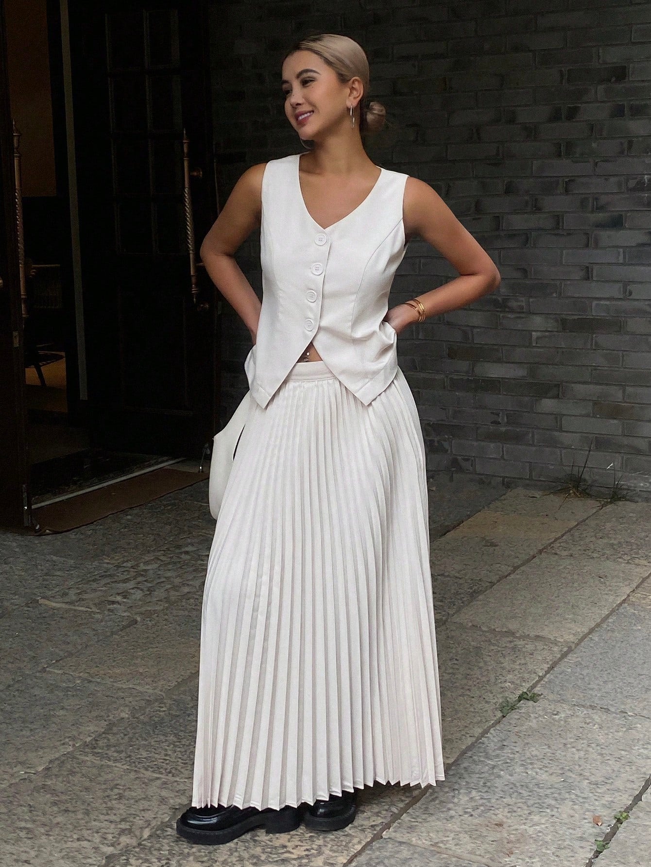 CM-SS285060 Women Elegant Seoul Style V-Neck Sleeveless Vest With Pleated Skirt - Set