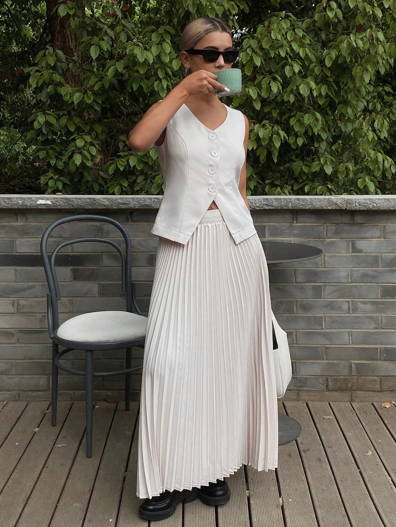 CM-SS285060 Women Elegant Seoul Style V-Neck Sleeveless Vest With Pleated Skirt - Set