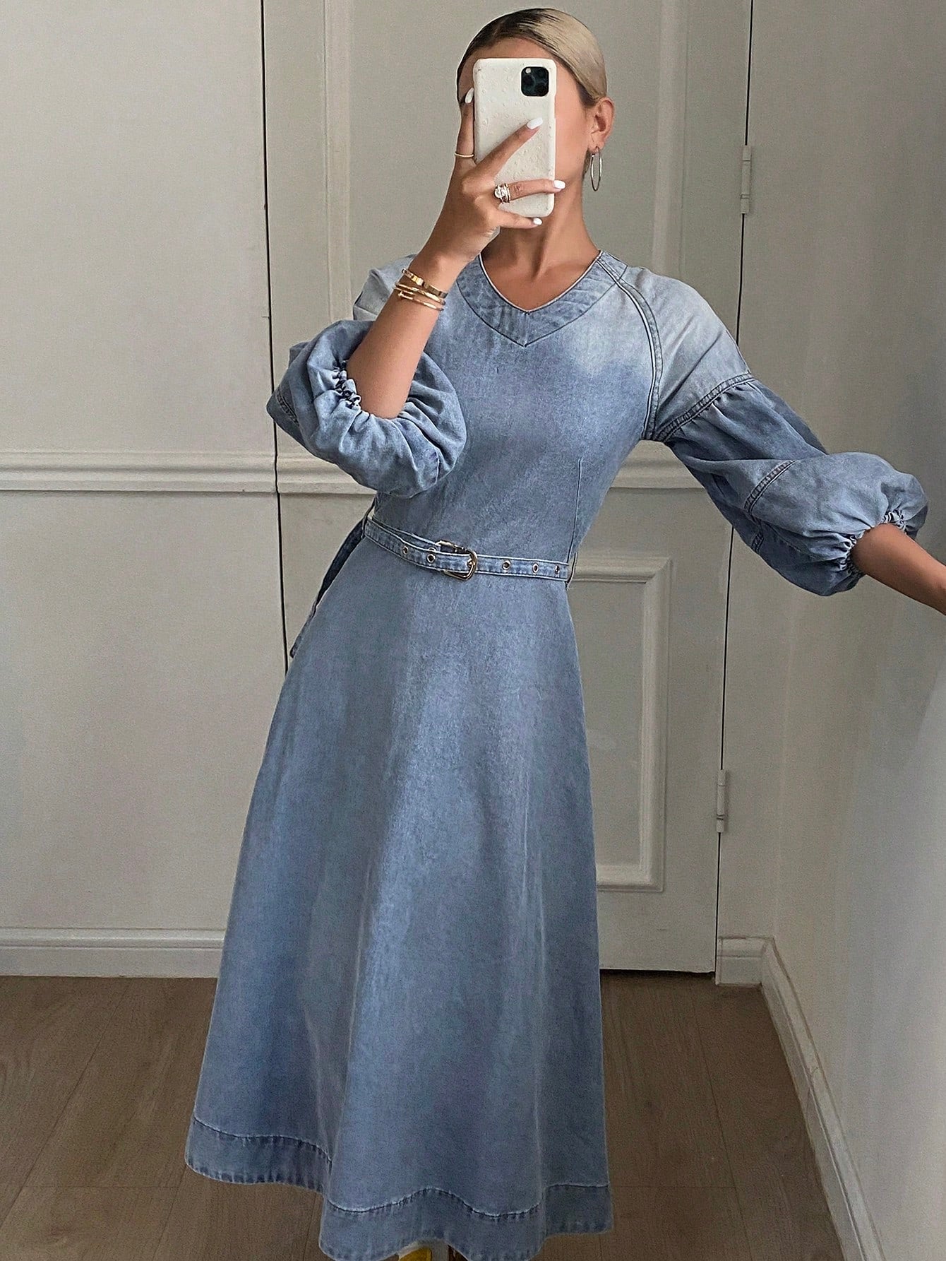 CM-DS432511 Women Casual Seoul Style Light Wash V-Neck Lantern Sleeve Denim Dress