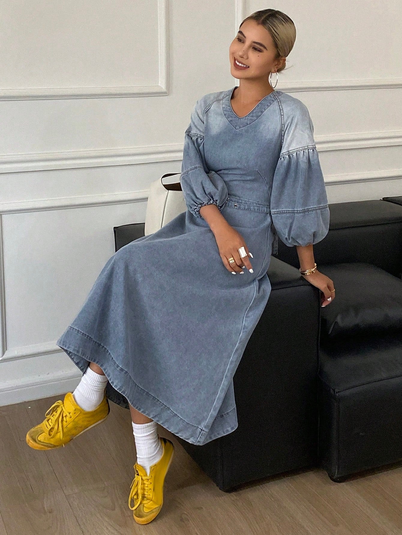 CM-DS432511 Women Casual Seoul Style Light Wash V-Neck Lantern Sleeve Denim Dress