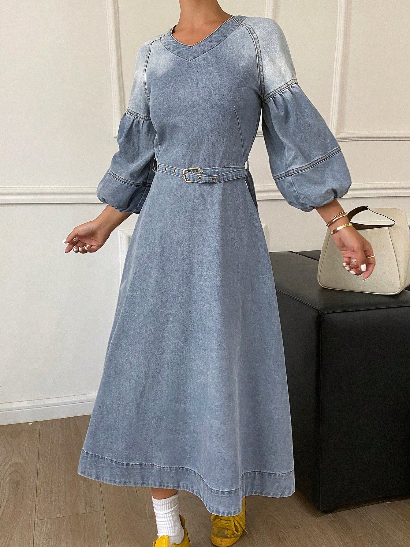 CM-DS432511 Women Casual Seoul Style Light Wash V-Neck Lantern Sleeve Denim Dress